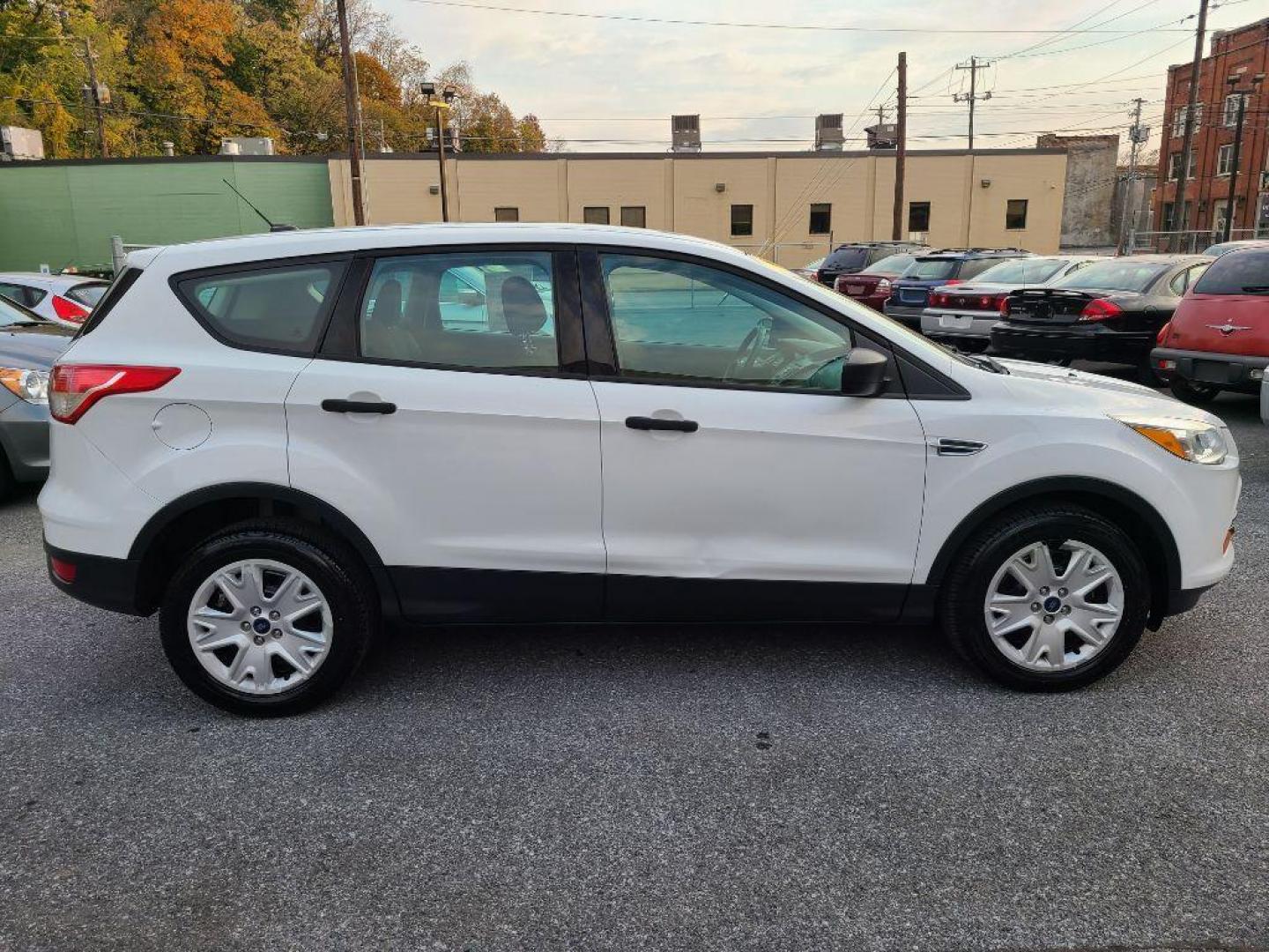 2016 WHITE FORD ESCAPE S (1FMCU0F78GU) with an 2.5L engine, Automatic transmission, located at 117 North Cameron Street, Harrisburg, PA, 17101, (717) 963-8962, 40.267021, -76.875351 - WE FINANCE!!! Good Credit/ Bad Credit/ No Credit - ALL Trade-Ins Welcomed!!! ***Guaranteed Credit Approval*** APPLY ONLINE or CALL us TODAY ;) Internet Prices and Marketplace Prices are SPECIAL discounted ***CASH DEALS*** Retail Prices are higher. Please call us to discuss your cash and finan - Photo#5