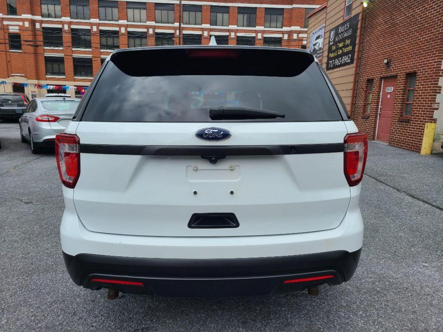 2016 WHITE FORD EXPLORER POLICE INTERCEPTOR (1FM5K8AR4GG) with an 3.7L engine, Automatic transmission, located at 117 North Cameron Street, Harrisburg, PA, 17101, (717) 963-8962, 40.267021, -76.875351 - WE FINANCE!!! Good Credit/ Bad Credit/ No Credit - ALL Trade-Ins Welcomed!!! ***Guaranteed Credit Approval*** APPLY ONLINE or CALL us TODAY ;) Please call us to discuss your cash and financing options. - Photo#3