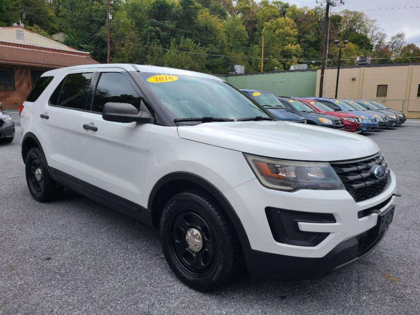 2016 WHITE FORD EXPLORER POLICE INTERCEPTOR (1FM5K8AR4GG) with an 3.7L engine, Automatic transmission, located at 117 North Cameron Street, Harrisburg, PA, 17101, (717) 963-8962, 40.267021, -76.875351 - WE FINANCE!!! Good Credit/ Bad Credit/ No Credit - ALL Trade-Ins Welcomed!!! ***Guaranteed Credit Approval*** APPLY ONLINE or CALL us TODAY ;) Please call us to discuss your cash and financing options. - Photo#6