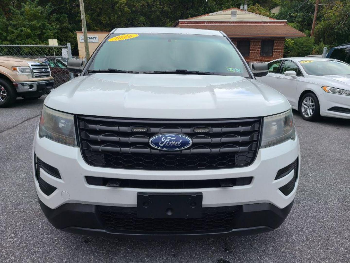 2016 WHITE FORD EXPLORER POLICE INTERCEPTOR (1FM5K8AR4GG) with an 3.7L engine, Automatic transmission, located at 117 North Cameron Street, Harrisburg, PA, 17101, (717) 963-8962, 40.267021, -76.875351 - WE FINANCE!!! Good Credit/ Bad Credit/ No Credit - ALL Trade-Ins Welcomed!!! ***Guaranteed Credit Approval*** APPLY ONLINE or CALL us TODAY ;) Please call us to discuss your cash and financing options. - Photo#8