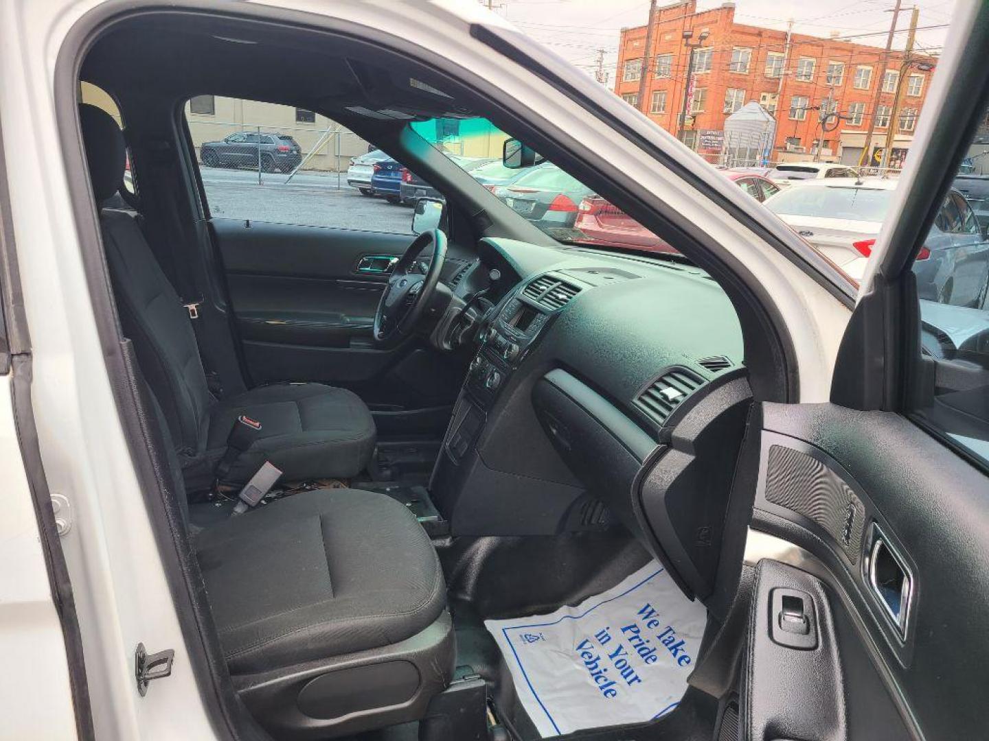 2016 WHITE FORD EXPLORER POLICE INTERCEPTOR (1FM5K8AR4GG) with an 3.7L engine, Automatic transmission, located at 117 North Cameron Street, Harrisburg, PA, 17101, (717) 963-8962, 40.267021, -76.875351 - WE FINANCE!!! Good Credit/ Bad Credit/ No Credit - ALL Trade-Ins Welcomed!!! ***Guaranteed Credit Approval*** APPLY ONLINE or CALL us TODAY ;) Please call us to discuss your cash and financing options. - Photo#9