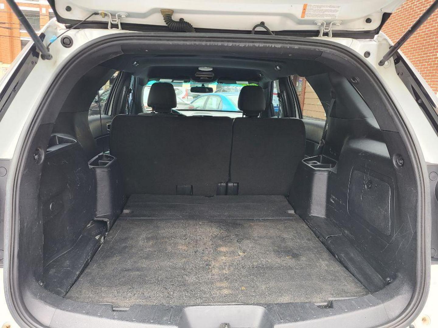 2016 WHITE FORD EXPLORER POLICE INTERCEPTOR (1FM5K8AR4GG) with an 3.7L engine, Automatic transmission, located at 117 North Cameron Street, Harrisburg, PA, 17101, (717) 963-8962, 40.267021, -76.875351 - WE FINANCE!!! Good Credit/ Bad Credit/ No Credit - ALL Trade-Ins Welcomed!!! ***Guaranteed Credit Approval*** APPLY ONLINE or CALL us TODAY ;) Please call us to discuss your cash and financing options. - Photo#12
