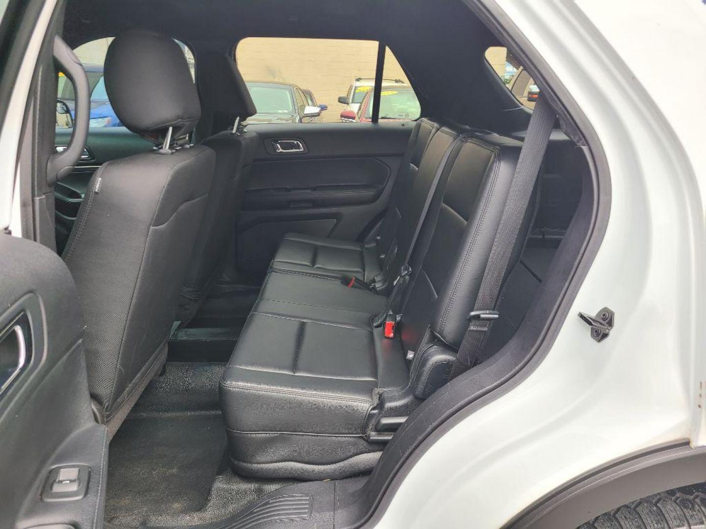 2016 WHITE FORD EXPLORER POLICE INTERCEPTOR (1FM5K8AR4GG) with an 3.7L engine, Automatic transmission, located at 117 North Cameron Street, Harrisburg, PA, 17101, (717) 963-8962, 40.267021, -76.875351 - WE FINANCE!!! Good Credit/ Bad Credit/ No Credit - ALL Trade-Ins Welcomed!!! ***Guaranteed Credit Approval*** APPLY ONLINE or CALL us TODAY ;) Please call us to discuss your cash and financing options. - Photo#13