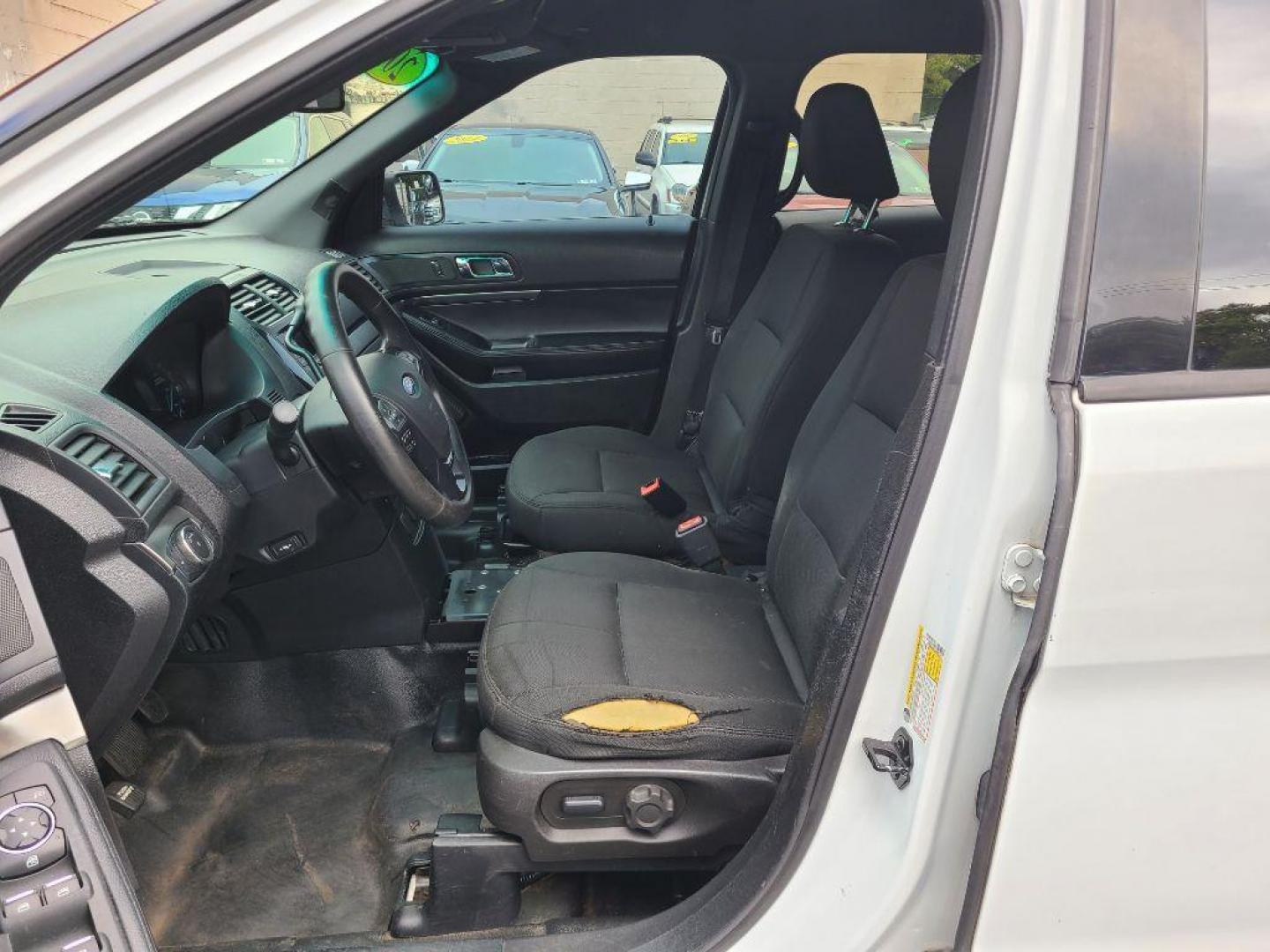 2016 WHITE FORD EXPLORER POLICE INTERCEPTOR (1FM5K8AR4GG) with an 3.7L engine, Automatic transmission, located at 117 North Cameron Street, Harrisburg, PA, 17101, (717) 963-8962, 40.267021, -76.875351 - WE FINANCE!!! Good Credit/ Bad Credit/ No Credit - ALL Trade-Ins Welcomed!!! ***Guaranteed Credit Approval*** APPLY ONLINE or CALL us TODAY ;) Please call us to discuss your cash and financing options. - Photo#14