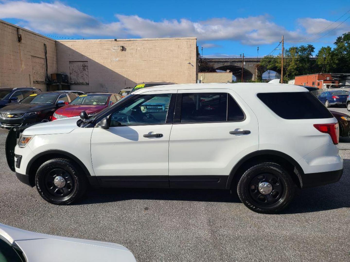 2016 WHITE FORD EXPLORER POLICE INTERCEPTOR (1FM5K8AR2GG) with an 3.7L engine, Automatic transmission, located at 117 North Cameron Street, Harrisburg, PA, 17101, (717) 963-8962, 40.267021, -76.875351 - WE FINANCE!!! Good Credit/ Bad Credit/ No Credit - ALL Trade-Ins Welcomed!!! ***Guaranteed Credit Approval*** APPLY ONLINE or CALL us TODAY ;) Please call us to discuss your cash and financing options. - Photo#1