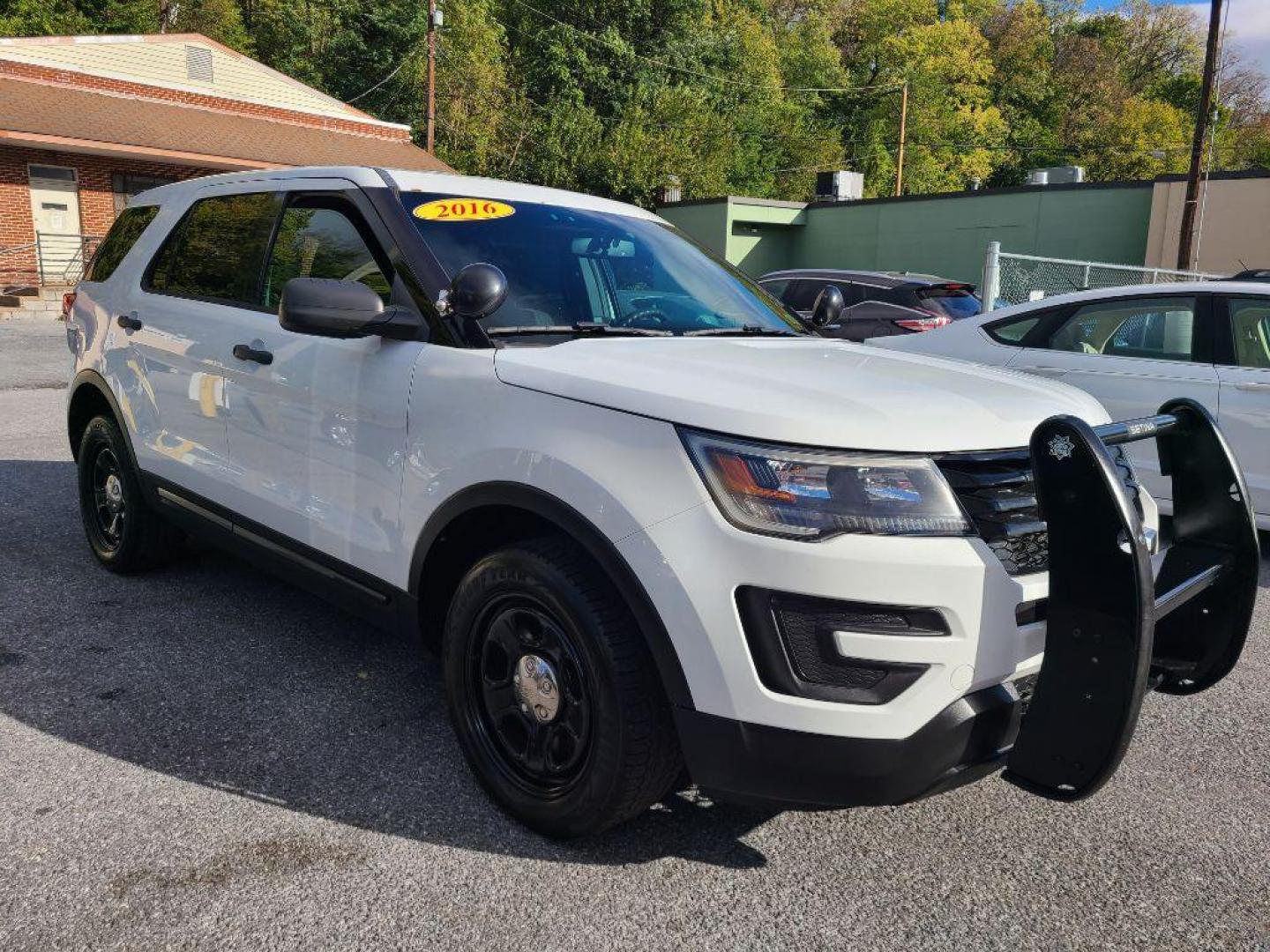 2016 WHITE FORD EXPLORER POLICE INTERCEPTOR (1FM5K8AR2GG) with an 3.7L engine, Automatic transmission, located at 117 North Cameron Street, Harrisburg, PA, 17101, (717) 963-8962, 40.267021, -76.875351 - WE FINANCE!!! Good Credit/ Bad Credit/ No Credit - ALL Trade-Ins Welcomed!!! ***Guaranteed Credit Approval*** APPLY ONLINE or CALL us TODAY ;) Please call us to discuss your cash and financing options. - Photo#6
