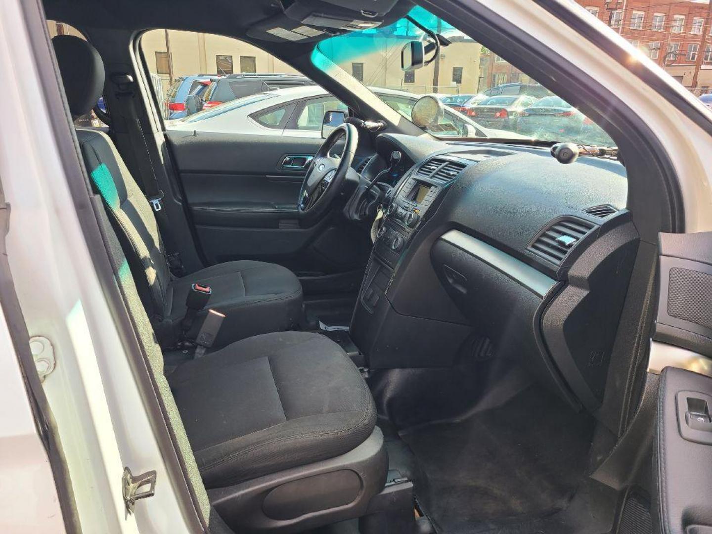 2016 WHITE FORD EXPLORER POLICE INTERCEPTOR (1FM5K8AR2GG) with an 3.7L engine, Automatic transmission, located at 117 North Cameron Street, Harrisburg, PA, 17101, (717) 963-8962, 40.267021, -76.875351 - WE FINANCE!!! Good Credit/ Bad Credit/ No Credit - ALL Trade-Ins Welcomed!!! ***Guaranteed Credit Approval*** APPLY ONLINE or CALL us TODAY ;) Please call us to discuss your cash and financing options. - Photo#8