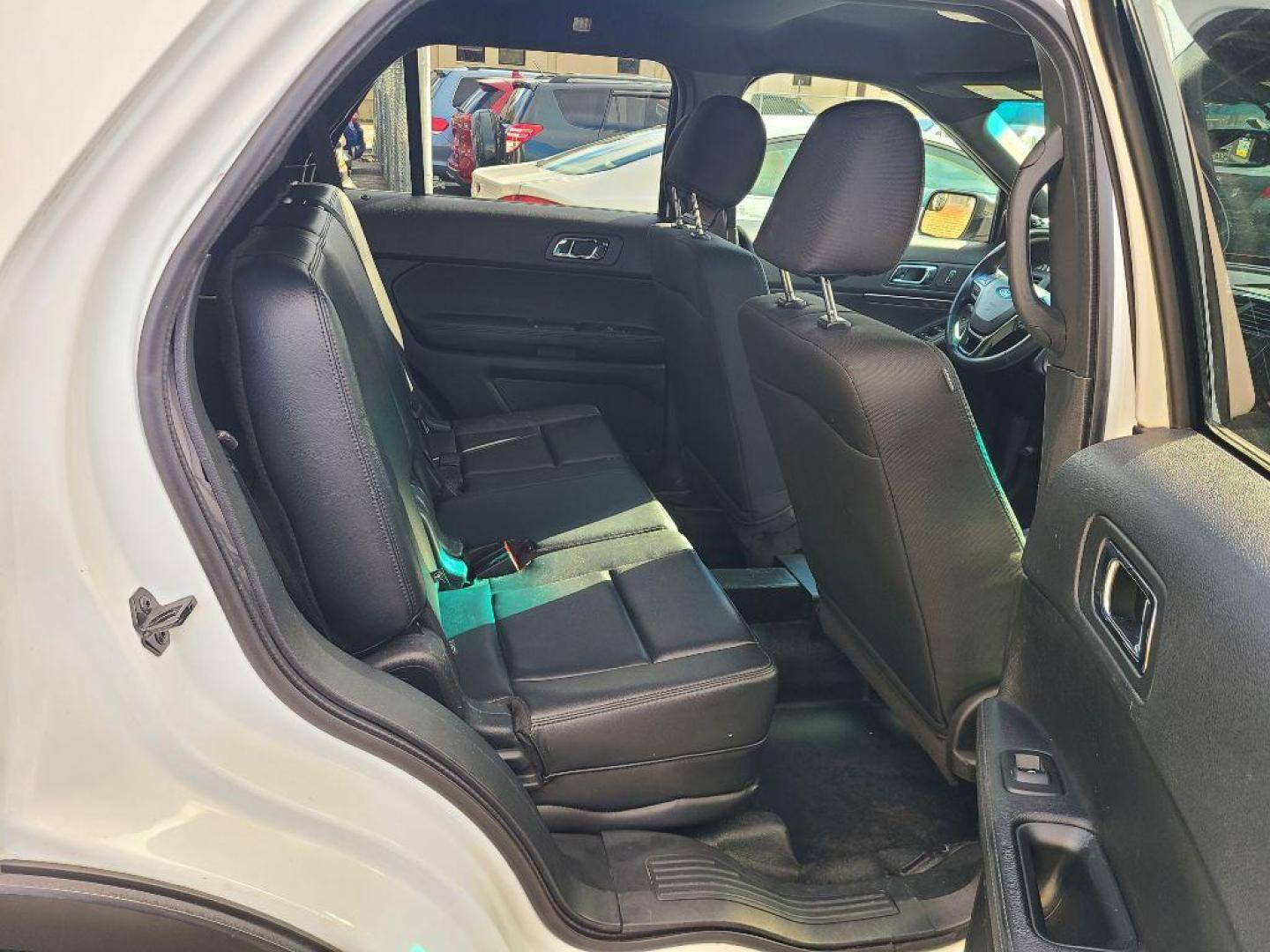 2016 WHITE FORD EXPLORER POLICE INTERCEPTOR (1FM5K8AR2GG) with an 3.7L engine, Automatic transmission, located at 117 North Cameron Street, Harrisburg, PA, 17101, (717) 963-8962, 40.267021, -76.875351 - WE FINANCE!!! Good Credit/ Bad Credit/ No Credit - ALL Trade-Ins Welcomed!!! ***Guaranteed Credit Approval*** APPLY ONLINE or CALL us TODAY ;) Please call us to discuss your cash and financing options. - Photo#10