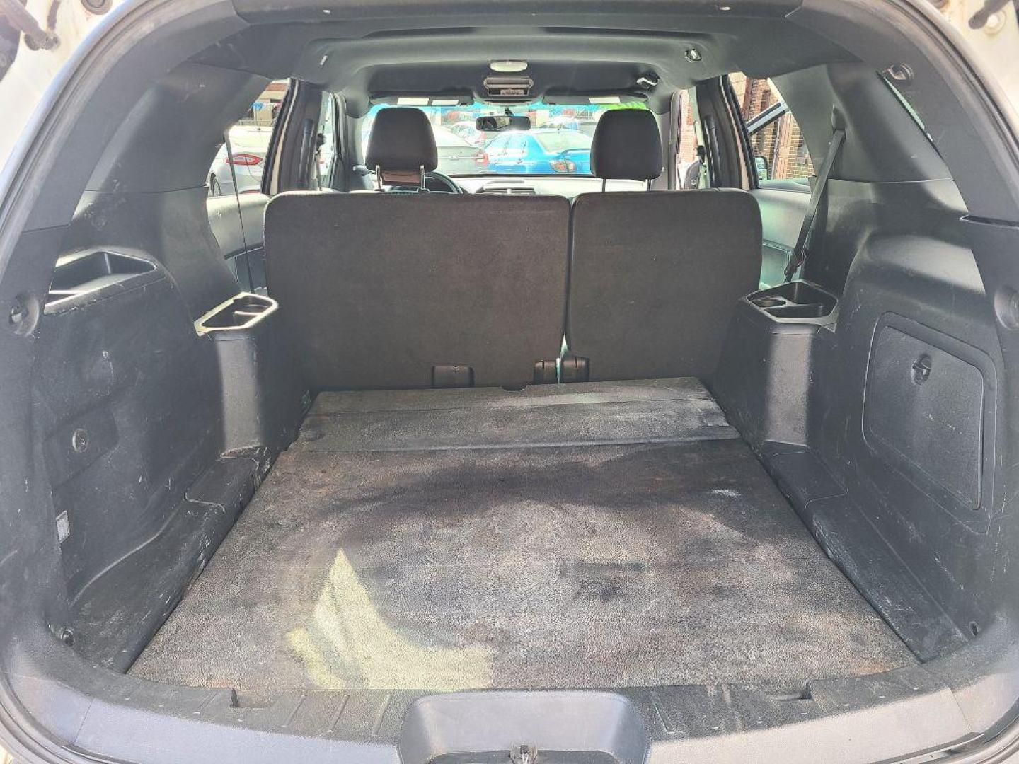 2016 WHITE FORD EXPLORER POLICE INTERCEPTOR (1FM5K8AR2GG) with an 3.7L engine, Automatic transmission, located at 117 North Cameron Street, Harrisburg, PA, 17101, (717) 963-8962, 40.267021, -76.875351 - WE FINANCE!!! Good Credit/ Bad Credit/ No Credit - ALL Trade-Ins Welcomed!!! ***Guaranteed Credit Approval*** APPLY ONLINE or CALL us TODAY ;) Please call us to discuss your cash and financing options. - Photo#11