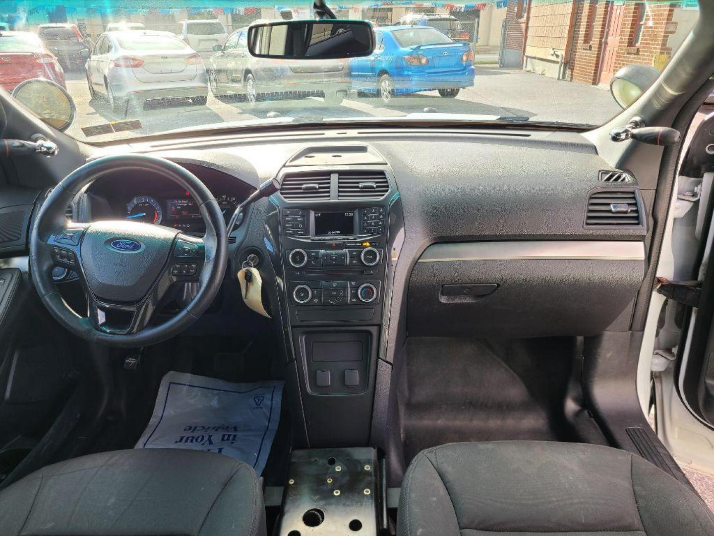 2016 WHITE FORD EXPLORER POLICE INTERCEPTOR (1FM5K8AR2GG) with an 3.7L engine, Automatic transmission, located at 117 North Cameron Street, Harrisburg, PA, 17101, (717) 963-8962, 40.267021, -76.875351 - WE FINANCE!!! Good Credit/ Bad Credit/ No Credit - ALL Trade-Ins Welcomed!!! ***Guaranteed Credit Approval*** APPLY ONLINE or CALL us TODAY ;) Please call us to discuss your cash and financing options. - Photo#12