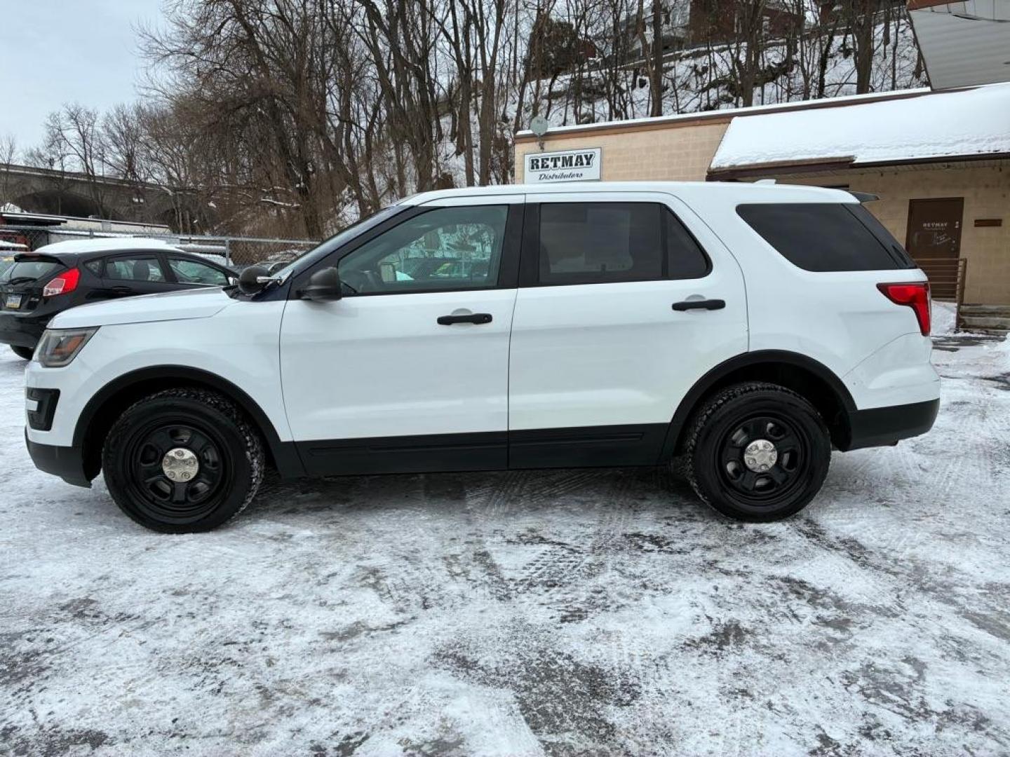 2016 WHITE FORD EXPLORER POLICE INTERCEPTOR (1FM5K8AR3GG) with an 3.7L engine, Automatic transmission, located at 117 North Cameron Street, Harrisburg, PA, 17101, (717) 963-8962, 40.267021, -76.875351 - WE FINANCE!!! Good Credit/ Challenged Credit/ No Credit - ALL Trade-Ins Welcomed!!! APPLY ONLINE or CALL us TODAY ;) Please call us to discuss your cash and/or financing options. - Photo#1