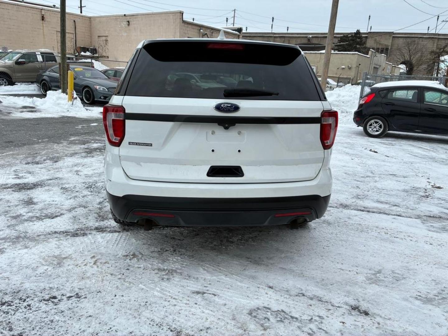 2016 WHITE FORD EXPLORER POLICE INTERCEPTOR (1FM5K8AR3GG) with an 3.7L engine, Automatic transmission, located at 117 North Cameron Street, Harrisburg, PA, 17101, (717) 963-8962, 40.267021, -76.875351 - WE FINANCE!!! Good Credit/ Challenged Credit/ No Credit - ALL Trade-Ins Welcomed!!! APPLY ONLINE or CALL us TODAY ;) Please call us to discuss your cash and/or financing options. - Photo#3