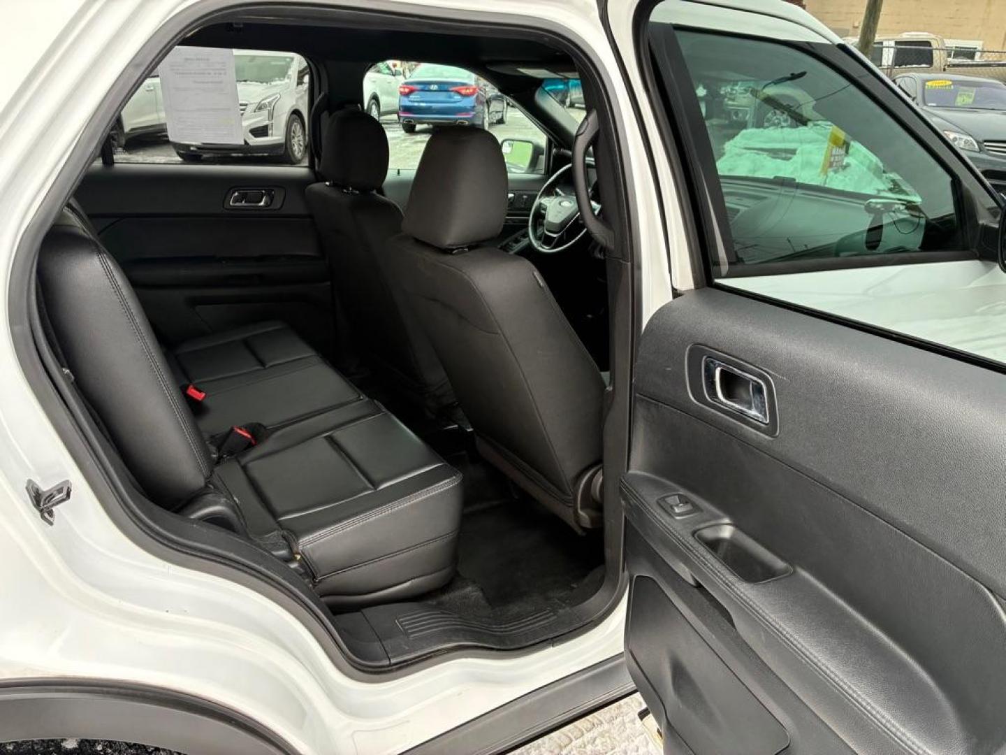 2016 WHITE FORD EXPLORER POLICE INTERCEPTOR (1FM5K8AR3GG) with an 3.7L engine, Automatic transmission, located at 117 North Cameron Street, Harrisburg, PA, 17101, (717) 963-8962, 40.267021, -76.875351 - WE FINANCE!!! Good Credit/ Challenged Credit/ No Credit - ALL Trade-Ins Welcomed!!! APPLY ONLINE or CALL us TODAY ;) Please call us to discuss your cash and/or financing options. - Photo#9