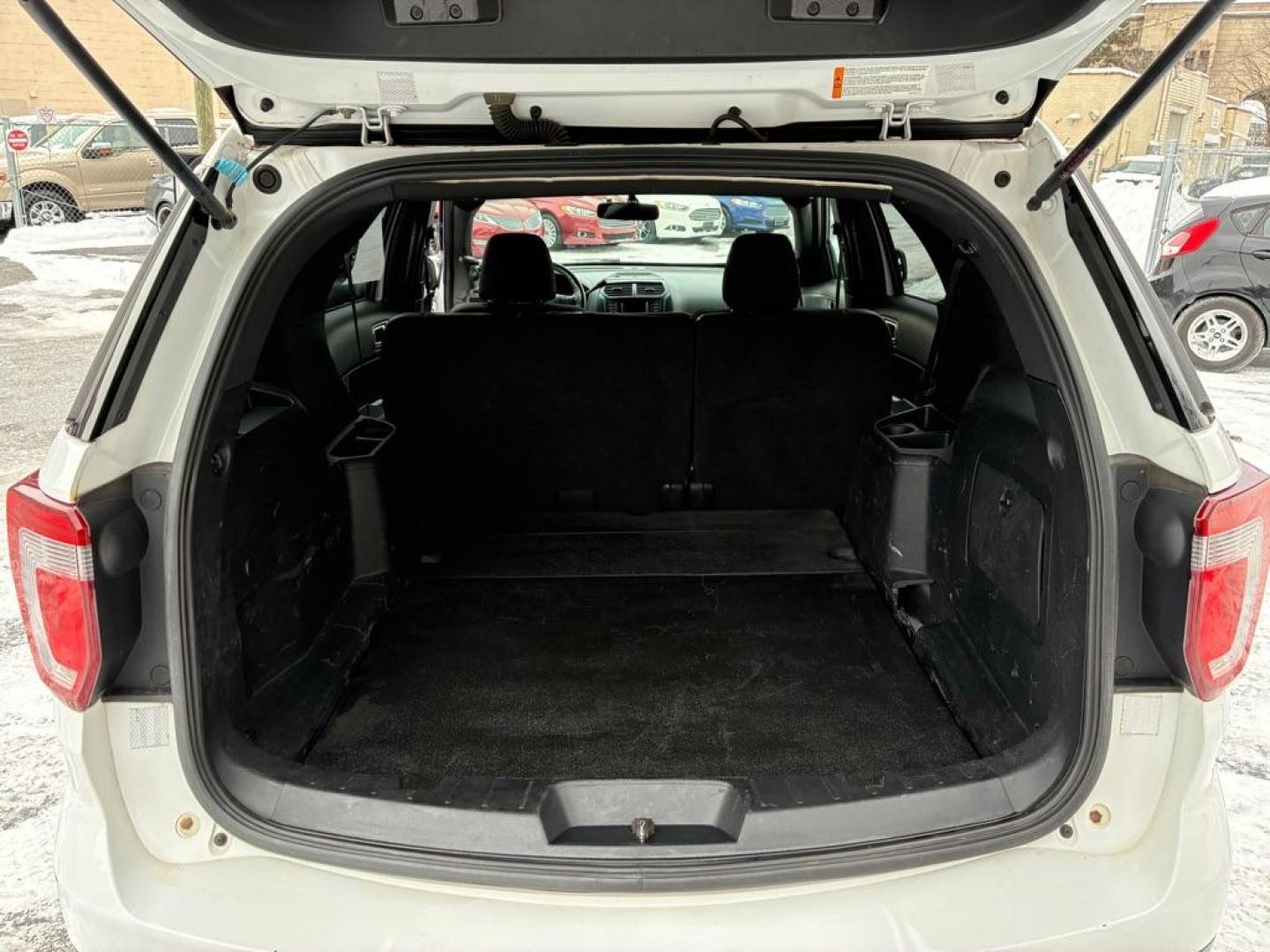 2016 WHITE FORD EXPLORER POLICE INTERCEPTOR (1FM5K8AR3GG) with an 3.7L engine, Automatic transmission, located at 117 North Cameron Street, Harrisburg, PA, 17101, (717) 963-8962, 40.267021, -76.875351 - WE FINANCE!!! Good Credit/ Challenged Credit/ No Credit - ALL Trade-Ins Welcomed!!! APPLY ONLINE or CALL us TODAY ;) Please call us to discuss your cash and/or financing options. - Photo#10