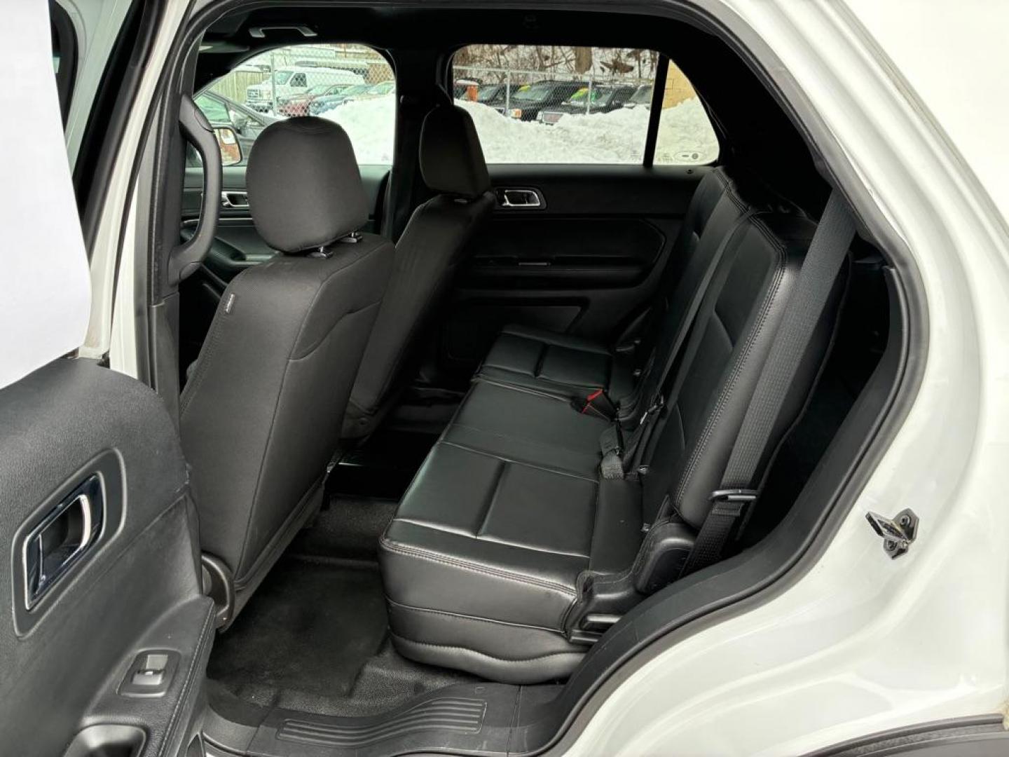 2016 WHITE FORD EXPLORER POLICE INTERCEPTOR (1FM5K8AR3GG) with an 3.7L engine, Automatic transmission, located at 117 North Cameron Street, Harrisburg, PA, 17101, (717) 963-8962, 40.267021, -76.875351 - WE FINANCE!!! Good Credit/ Challenged Credit/ No Credit - ALL Trade-Ins Welcomed!!! APPLY ONLINE or CALL us TODAY ;) Please call us to discuss your cash and/or financing options. - Photo#11