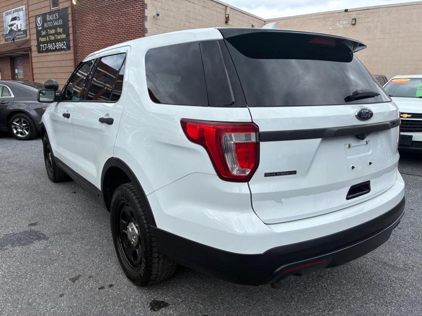 2016 WHITE FORD EXPLORER POLICE INTERCEPTOR (1FM5K8AR3GG) with an 3.7L engine, Automatic transmission, located at 117 North Cameron Street, Harrisburg, PA, 17101, (717) 963-8962, 40.267021, -76.875351 - WE FINANCE!!! Good Credit/ Challenged Credit/ No Credit - ALL Trade-Ins Welcomed!!! APPLY ONLINE or CALL us TODAY ;) Please call us to discuss your cash and/or financing options. - Photo#2