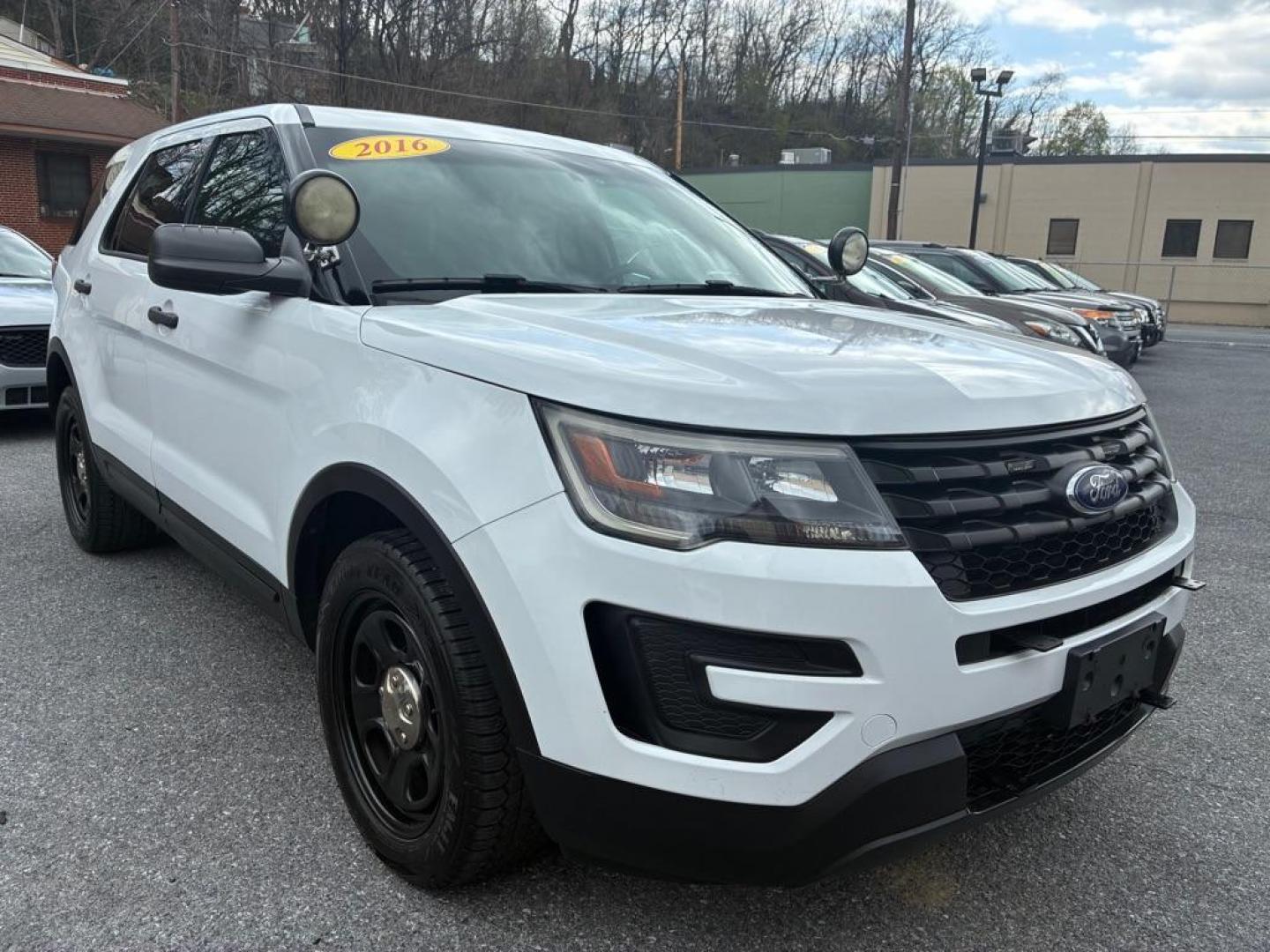 2016 WHITE FORD EXPLORER POLICE INTERCEPTOR (1FM5K8AR3GG) with an 3.7L engine, Automatic transmission, located at 117 North Cameron Street, Harrisburg, PA, 17101, (717) 963-8962, 40.267021, -76.875351 - WE FINANCE!!! Good Credit/ Challenged Credit/ No Credit - ALL Trade-Ins Welcomed!!! APPLY ONLINE or CALL us TODAY ;) Please call us to discuss your cash and/or financing options. - Photo#6