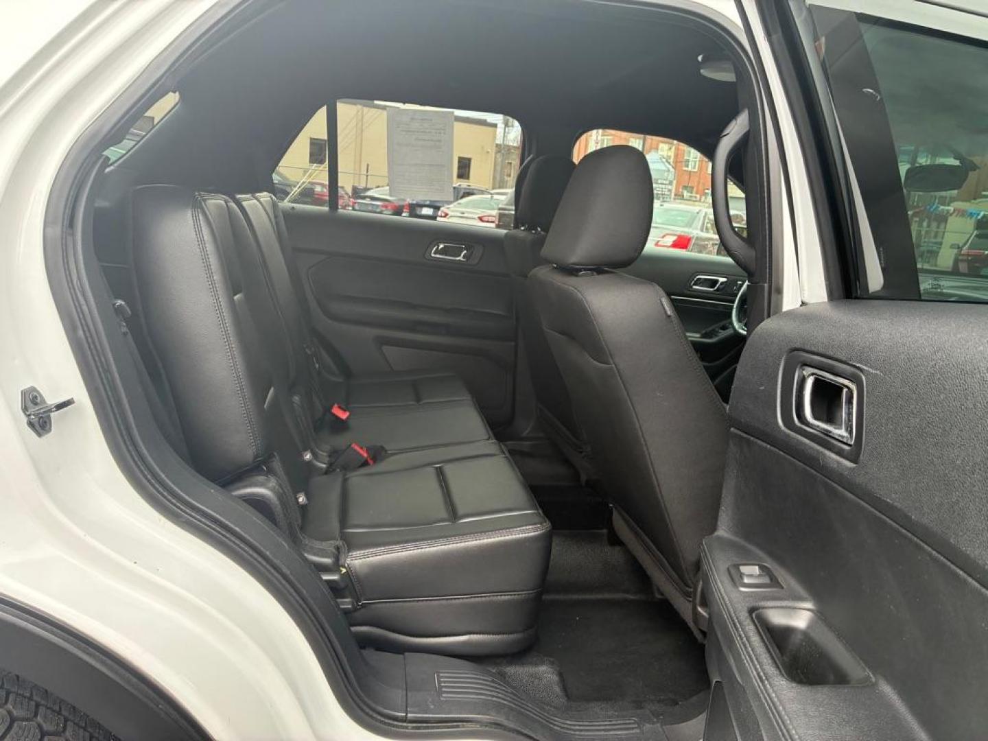 2016 WHITE FORD EXPLORER POLICE INTERCEPTOR (1FM5K8AR3GG) with an 3.7L engine, Automatic transmission, located at 117 North Cameron Street, Harrisburg, PA, 17101, (717) 963-8962, 40.267021, -76.875351 - WE FINANCE!!! Good Credit/ Challenged Credit/ No Credit - ALL Trade-Ins Welcomed!!! APPLY ONLINE or CALL us TODAY ;) Please call us to discuss your cash and/or financing options. - Photo#8