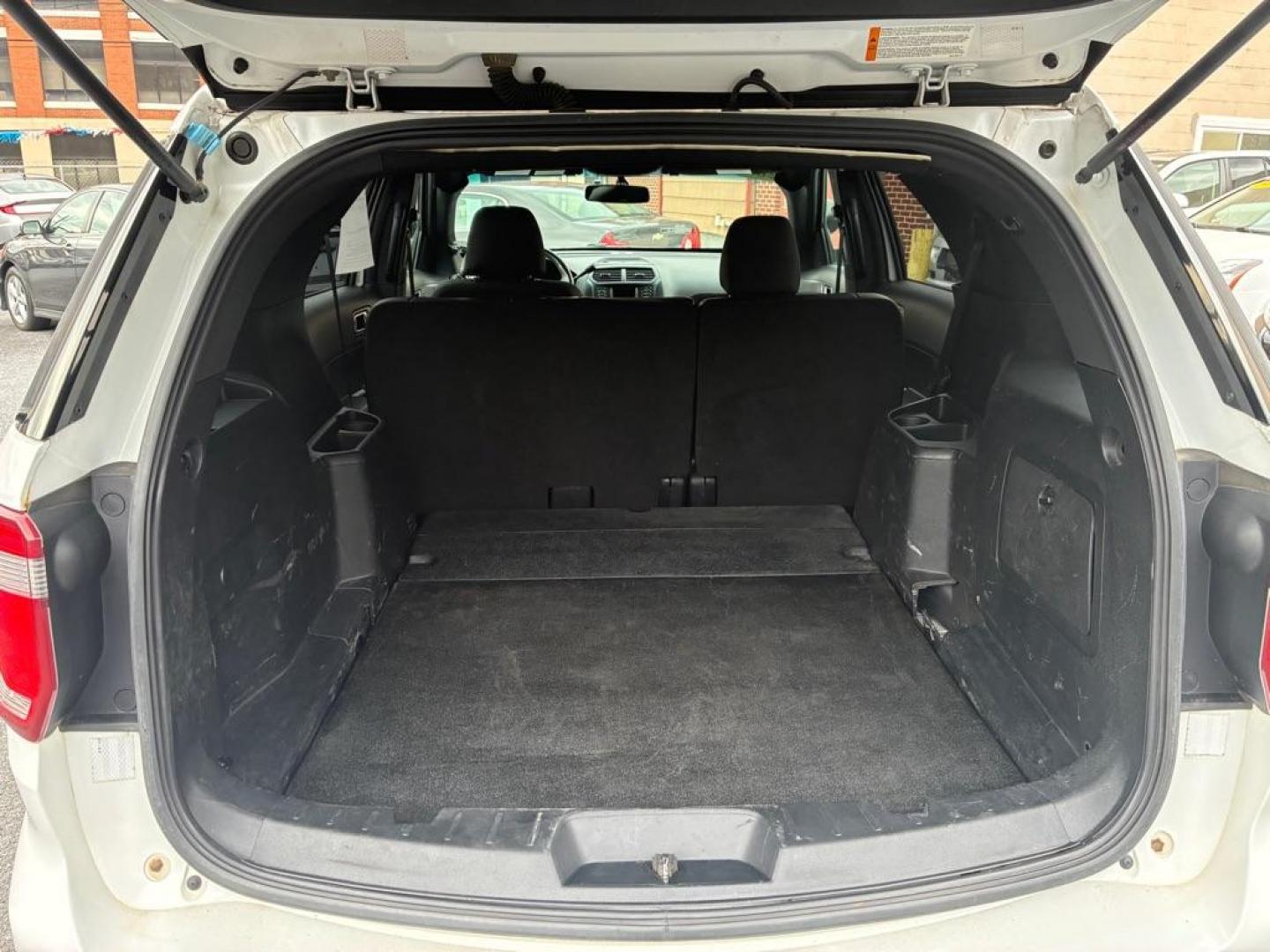 2016 WHITE FORD EXPLORER POLICE INTERCEPTOR (1FM5K8AR3GG) with an 3.7L engine, Automatic transmission, located at 117 North Cameron Street, Harrisburg, PA, 17101, (717) 963-8962, 40.267021, -76.875351 - WE FINANCE!!! Good Credit/ Challenged Credit/ No Credit - ALL Trade-Ins Welcomed!!! APPLY ONLINE or CALL us TODAY ;) Please call us to discuss your cash and/or financing options. - Photo#9