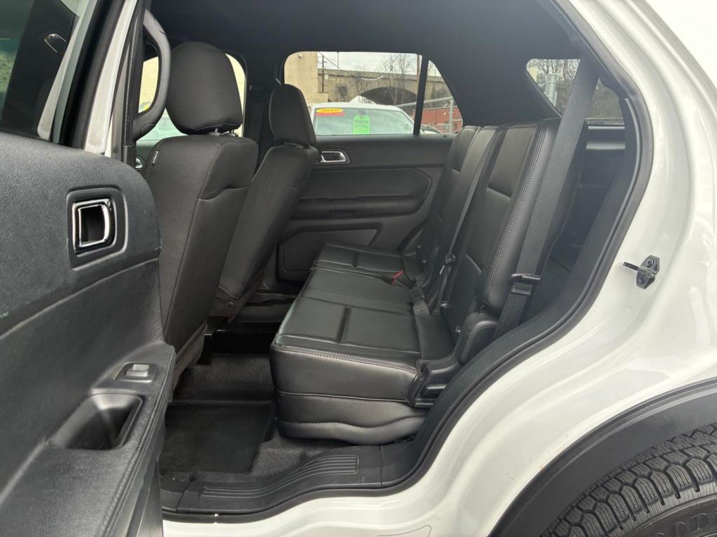 2016 WHITE FORD EXPLORER POLICE INTERCEPTOR (1FM5K8AR3GG) with an 3.7L engine, Automatic transmission, located at 117 North Cameron Street, Harrisburg, PA, 17101, (717) 963-8962, 40.267021, -76.875351 - WE FINANCE!!! Good Credit/ Challenged Credit/ No Credit - ALL Trade-Ins Welcomed!!! APPLY ONLINE or CALL us TODAY ;) Please call us to discuss your cash and/or financing options. - Photo#10