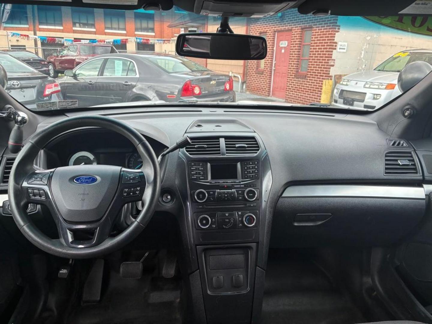 2016 WHITE FORD EXPLORER POLICE INTERCEPTOR (1FM5K8AR3GG) with an 3.7L engine, Automatic transmission, located at 117 North Cameron Street, Harrisburg, PA, 17101, (717) 963-8962, 40.267021, -76.875351 - WE FINANCE!!! Good Credit/ Challenged Credit/ No Credit - ALL Trade-Ins Welcomed!!! APPLY ONLINE or CALL us TODAY ;) Please call us to discuss your cash and/or financing options. - Photo#11