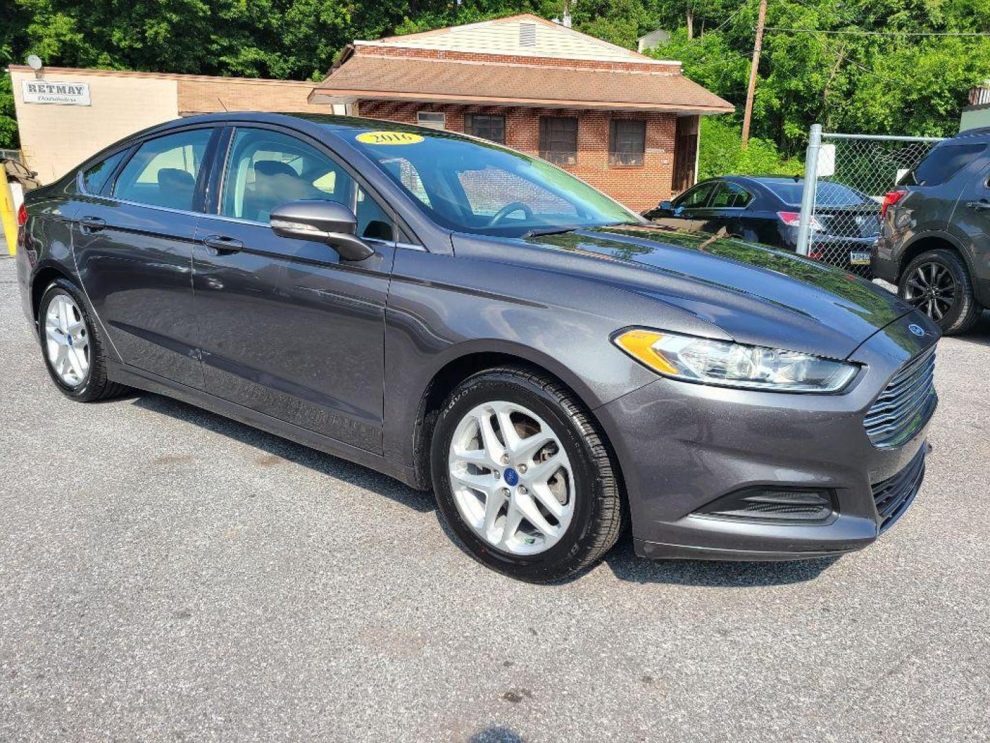 2016 GRAY FORD FUSION SE (3FA6P0H70GR) with an 2.5L engine, Automatic transmission, located at 117 North Cameron Street, Harrisburg, PA, 17101, (717) 963-8962, 40.267021, -76.875351 - WE FINANCE!!! Good Credit/ Bad Credit/ No Credit - ALL Trade-Ins Welcomed!!! ***Guaranteed Credit Approval*** APPLY ONLINE or CALL us TODAY ;) Internet Prices and Marketplace Prices are SPECIAL discounted ***CASH DEALS*** Retail Prices are higher. Please call us to discuss your cash and finan - Photo#6