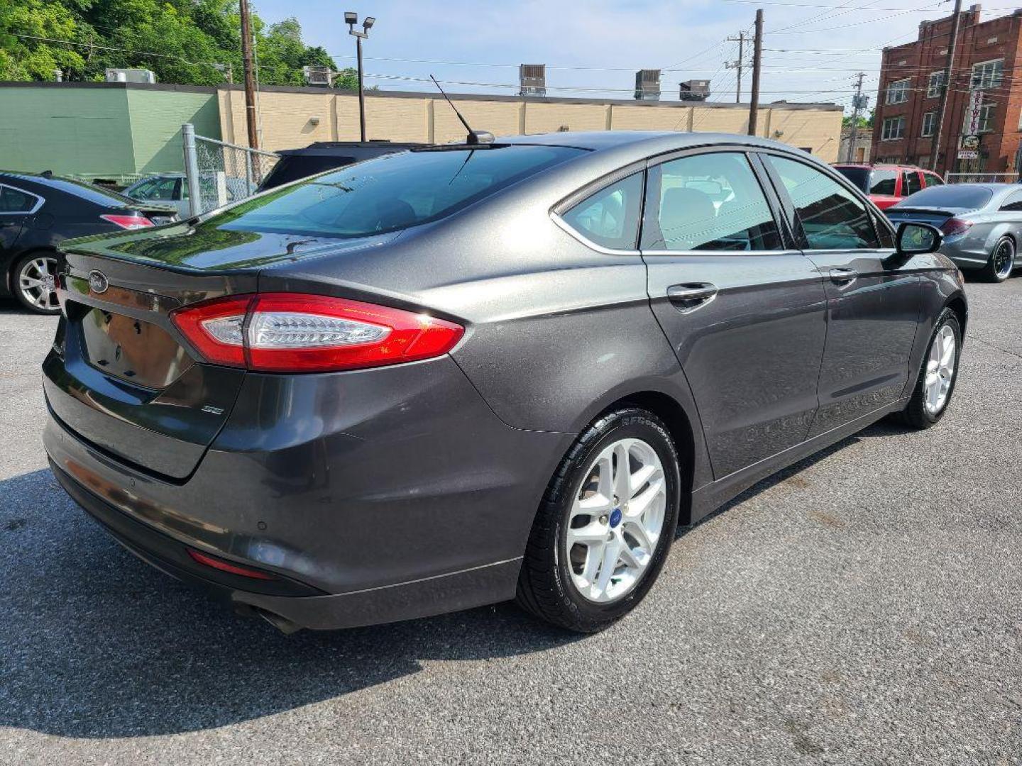 2016 GRAY FORD FUSION SE (3FA6P0H70GR) with an 2.5L engine, Automatic transmission, located at 117 North Cameron Street, Harrisburg, PA, 17101, (717) 963-8962, 40.267021, -76.875351 - WE FINANCE!!! Good Credit/ Bad Credit/ No Credit - ALL Trade-Ins Welcomed!!! ***Guaranteed Credit Approval*** APPLY ONLINE or CALL us TODAY ;) Internet Prices and Marketplace Prices are SPECIAL discounted ***CASH DEALS*** Retail Prices are higher. Please call us to discuss your cash and finan - Photo#4
