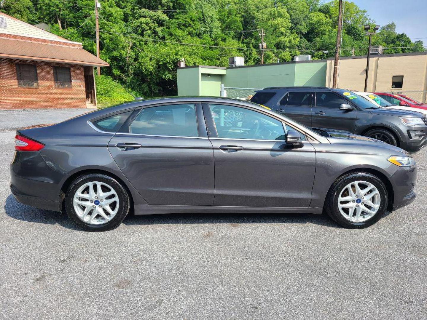 2016 GRAY FORD FUSION SE (3FA6P0H70GR) with an 2.5L engine, Automatic transmission, located at 117 North Cameron Street, Harrisburg, PA, 17101, (717) 963-8962, 40.267021, -76.875351 - WE FINANCE!!! Good Credit/ Bad Credit/ No Credit - ALL Trade-Ins Welcomed!!! ***Guaranteed Credit Approval*** APPLY ONLINE or CALL us TODAY ;) Internet Prices and Marketplace Prices are SPECIAL discounted ***CASH DEALS*** Retail Prices are higher. Please call us to discuss your cash and finan - Photo#5