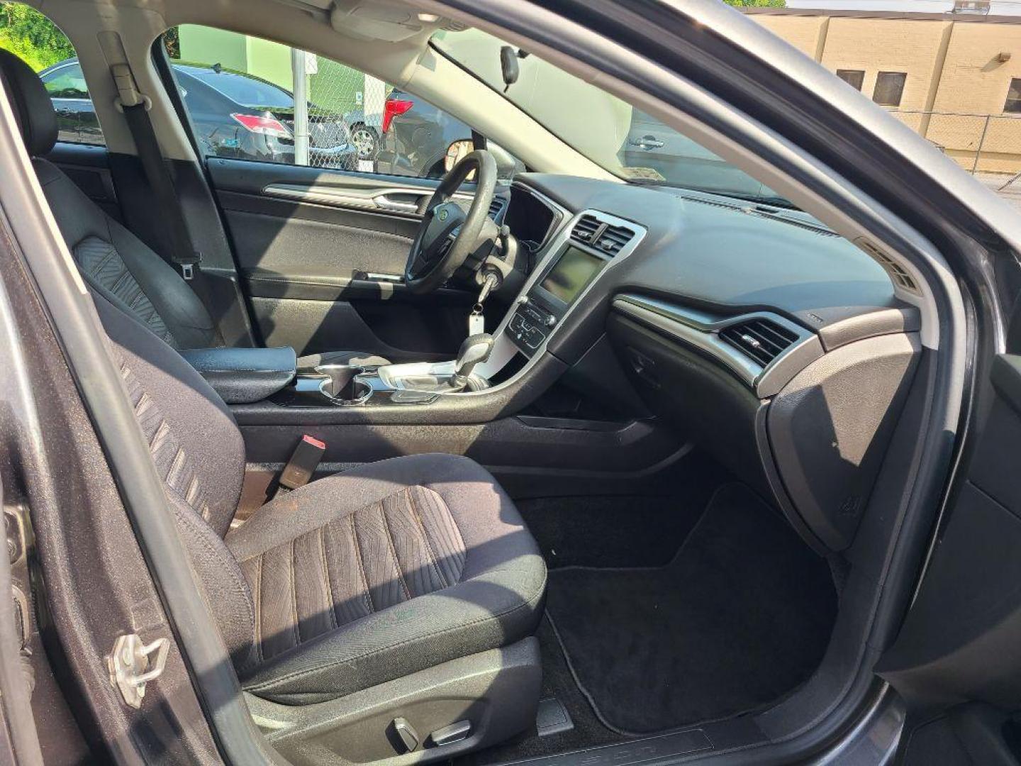 2016 GRAY FORD FUSION SE (3FA6P0H70GR) with an 2.5L engine, Automatic transmission, located at 117 North Cameron Street, Harrisburg, PA, 17101, (717) 963-8962, 40.267021, -76.875351 - WE FINANCE!!! Good Credit/ Bad Credit/ No Credit - ALL Trade-Ins Welcomed!!! ***Guaranteed Credit Approval*** APPLY ONLINE or CALL us TODAY ;) Internet Prices and Marketplace Prices are SPECIAL discounted ***CASH DEALS*** Retail Prices are higher. Please call us to discuss your cash and finan - Photo#10