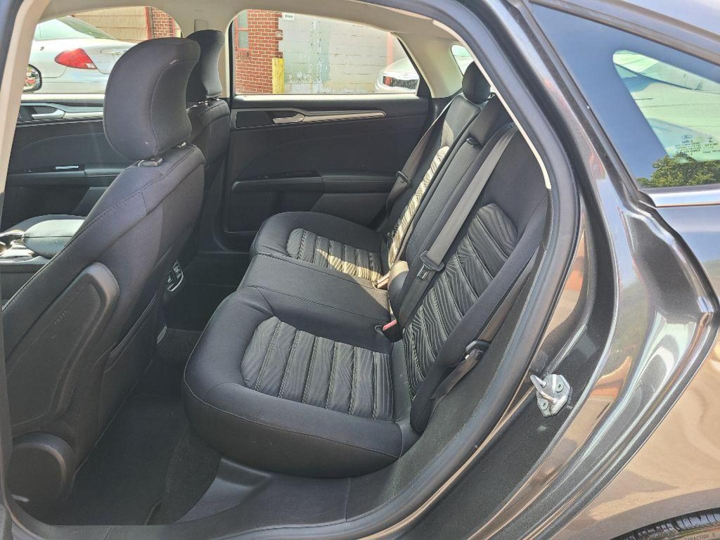 2016 GRAY FORD FUSION SE (3FA6P0H70GR) with an 2.5L engine, Automatic transmission, located at 117 North Cameron Street, Harrisburg, PA, 17101, (717) 963-8962, 40.267021, -76.875351 - WE FINANCE!!! Good Credit/ Bad Credit/ No Credit - ALL Trade-Ins Welcomed!!! ***Guaranteed Credit Approval*** APPLY ONLINE or CALL us TODAY ;) Internet Prices and Marketplace Prices are SPECIAL discounted ***CASH DEALS*** Retail Prices are higher. Please call us to discuss your cash and finan - Photo#11