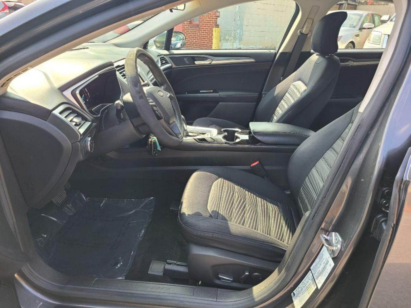 2016 GRAY FORD FUSION SE (3FA6P0H70GR) with an 2.5L engine, Automatic transmission, located at 117 North Cameron Street, Harrisburg, PA, 17101, (717) 963-8962, 40.267021, -76.875351 - WE FINANCE!!! Good Credit/ Bad Credit/ No Credit - ALL Trade-Ins Welcomed!!! ***Guaranteed Credit Approval*** APPLY ONLINE or CALL us TODAY ;) Internet Prices and Marketplace Prices are SPECIAL discounted ***CASH DEALS*** Retail Prices are higher. Please call us to discuss your cash and finan - Photo#12