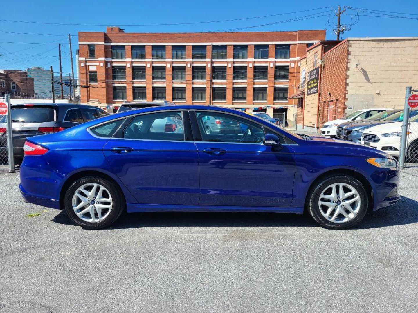 2016 BLUE FORD FUSION SE (3FA6P0H78GR) with an 2.5L engine, Automatic transmission, located at 117 North Cameron Street, Harrisburg, PA, 17101, (717) 963-8962, 40.267021, -76.875351 - WE FINANCE!!! Good Credit/ Bad Credit/ No Credit - ALL Trade-Ins Welcomed!!! ***Guaranteed Credit Approval*** APPLY ONLINE or CALL us TODAY ;) Internet Prices and Marketplace Prices are SPECIAL discounted ***CASH DEALS*** Retail Prices are higher. Please call us to discuss your cash and finan - Photo#5