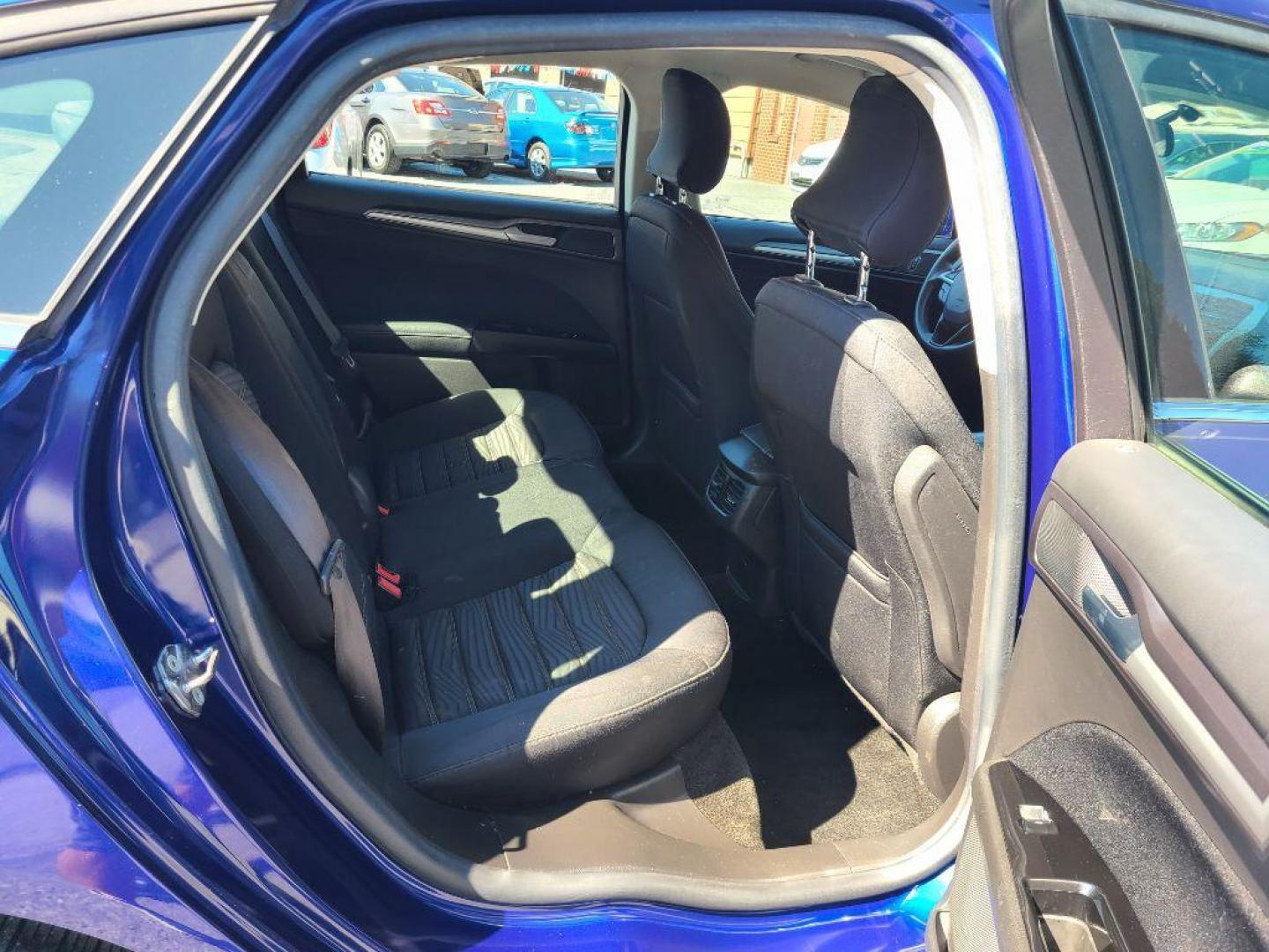 2016 BLUE FORD FUSION SE (3FA6P0H78GR) with an 2.5L engine, Automatic transmission, located at 117 North Cameron Street, Harrisburg, PA, 17101, (717) 963-8962, 40.267021, -76.875351 - WE FINANCE!!! Good Credit/ Bad Credit/ No Credit - ALL Trade-Ins Welcomed!!! ***Guaranteed Credit Approval*** APPLY ONLINE or CALL us TODAY ;) Internet Prices and Marketplace Prices are SPECIAL discounted ***CASH DEALS*** Retail Prices are higher. Please call us to discuss your cash and finan - Photo#10