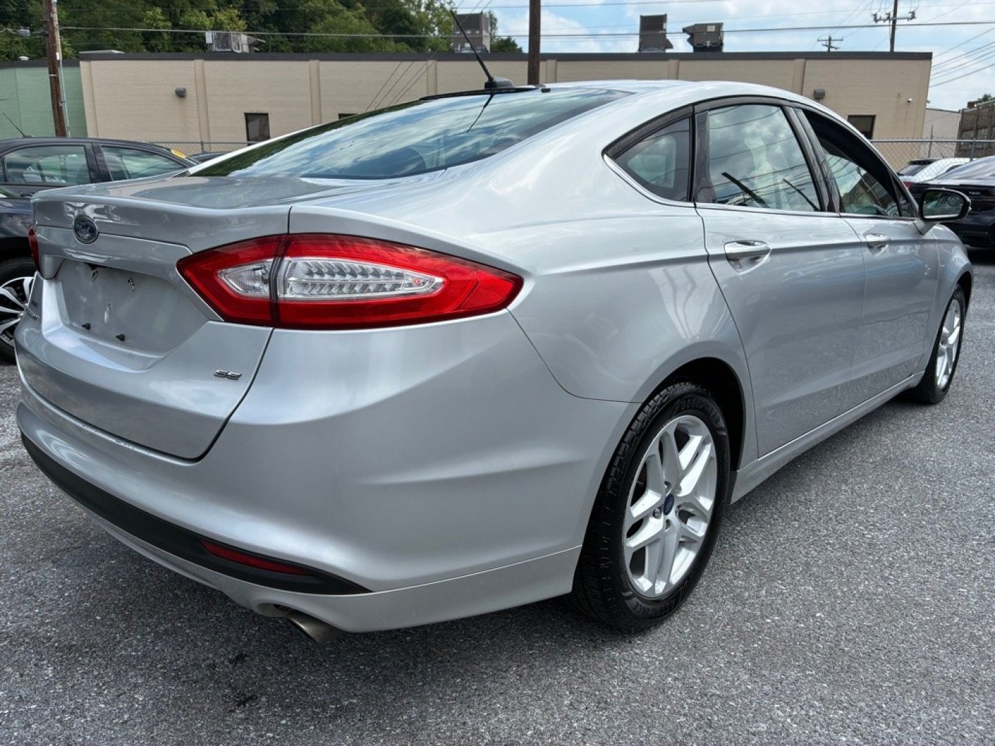 2016 SILVER FORD FUSION SE (3FA6P0H73GR) with an 2.5L engine, Automatic transmission, located at 117 North Cameron Street, Harrisburg, PA, 17101, (717) 963-8962, 40.267021, -76.875351 - WE FINANCE!!! MOST vehicles are available for financing. Good Credit/ Challenged Credit/ No Credit - ALL Trade-Ins Welcomed!!! APPLY ONLINE or CALL us TODAY Please call us to discuss your cash and/or financing options. Thanks for checking our inventory! We're here to help.- Photo#4
