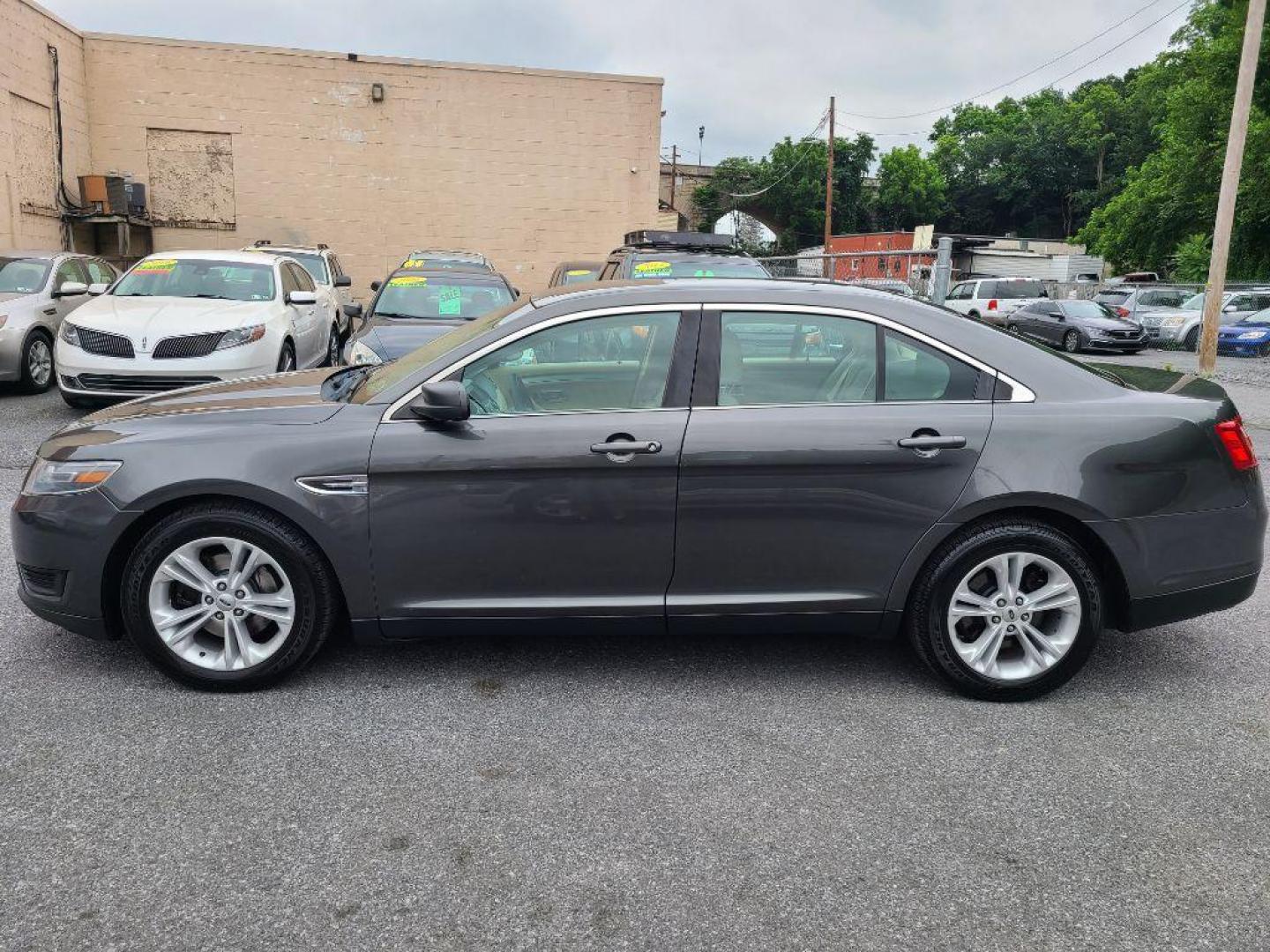 2016 GRAY FORD TAURUS SE (1FAHP2D80GG) with an 3.5L engine, Automatic transmission, located at 117 North Cameron Street, Harrisburg, PA, 17101, (717) 963-8962, 40.267021, -76.875351 - WE FINANCE!!! Good Credit/ Bad Credit/ No Credit - ALL Trade-Ins Welcomed!!! ***Guaranteed Credit Approval*** APPLY ONLINE or CALL us TODAY ;) Internet Prices and Marketplace Prices are SPECIAL discounted ***CASH DEALS*** Retail Prices are higher. Please call us to discuss your cash and finan - Photo#5