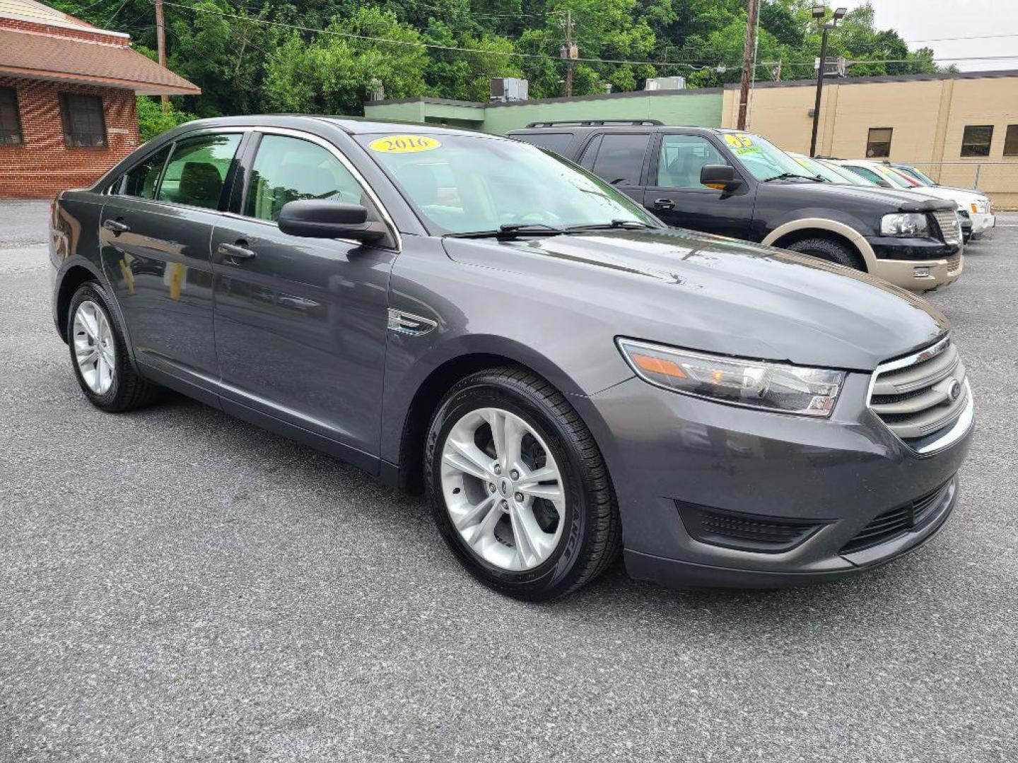 2016 GRAY FORD TAURUS SE (1FAHP2D80GG) with an 3.5L engine, Automatic transmission, located at 117 North Cameron Street, Harrisburg, PA, 17101, (717) 963-8962, 40.267021, -76.875351 - WE FINANCE!!! Good Credit/ Bad Credit/ No Credit - ALL Trade-Ins Welcomed!!! ***Guaranteed Credit Approval*** APPLY ONLINE or CALL us TODAY ;) Internet Prices and Marketplace Prices are SPECIAL discounted ***CASH DEALS*** Retail Prices are higher. Please call us to discuss your cash and finan - Photo#6