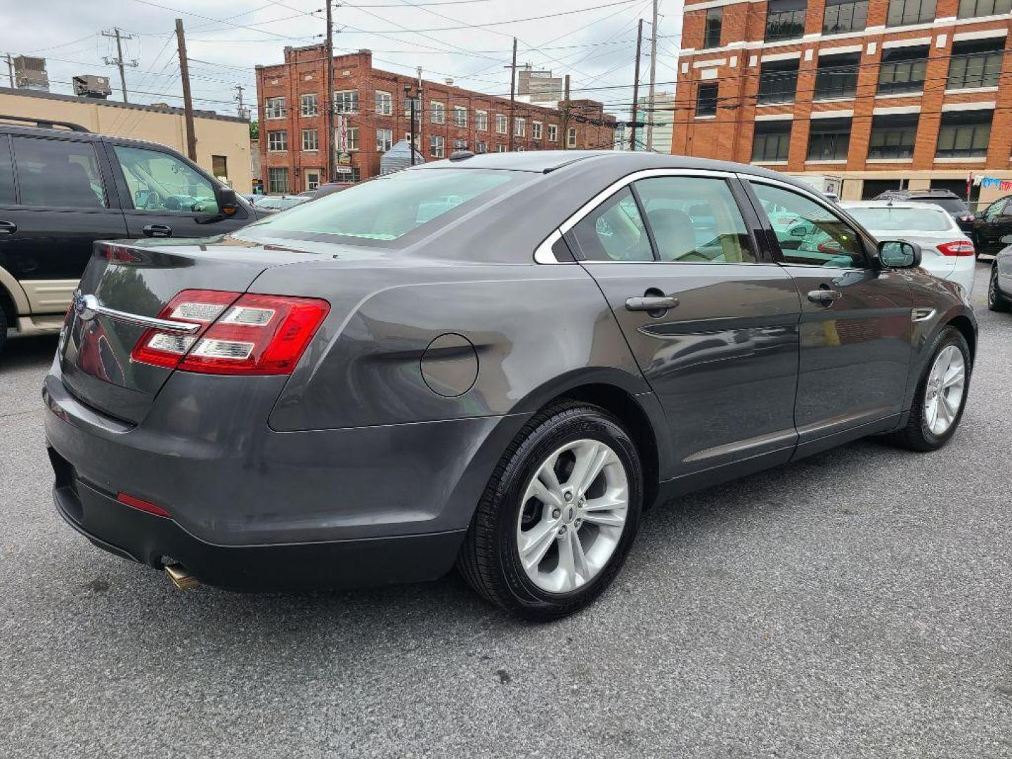 2016 GRAY FORD TAURUS SE (1FAHP2D80GG) with an 3.5L engine, Automatic transmission, located at 117 North Cameron Street, Harrisburg, PA, 17101, (717) 963-8962, 40.267021, -76.875351 - WE FINANCE!!! Good Credit/ Bad Credit/ No Credit - ALL Trade-Ins Welcomed!!! ***Guaranteed Credit Approval*** APPLY ONLINE or CALL us TODAY ;) Internet Prices and Marketplace Prices are SPECIAL discounted ***CASH DEALS*** Retail Prices are higher. Please call us to discuss your cash and finan - Photo#7