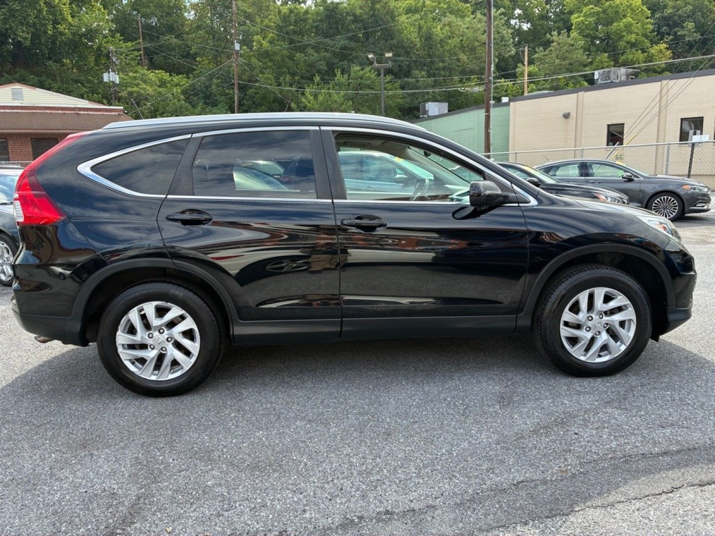 2016 BLACK HONDA CR-V EXL (2HKRM4H70GH) with an 2.4L engine, Continuously Variable transmission, located at 117 North Cameron Street, Harrisburg, PA, 17101, (717) 963-8962, 40.267021, -76.875351 - WE FINANCE!!! MOST vehicles are available for financing. Good Credit/ Challenged Credit/ No Credit - ALL Trade-Ins Welcomed!!! APPLY ONLINE or CALL us TODAY Please call us to discuss your cash and/or financing options. Thanks for checking our inventory! We're here to help.- Photo#5