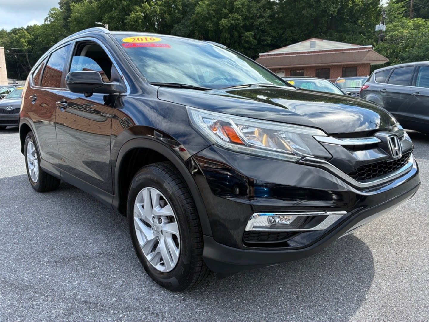 2016 BLACK HONDA CR-V EXL (2HKRM4H70GH) with an 2.4L engine, Continuously Variable transmission, located at 117 North Cameron Street, Harrisburg, PA, 17101, (717) 963-8962, 40.267021, -76.875351 - WE FINANCE!!! MOST vehicles are available for financing. Good Credit/ Challenged Credit/ No Credit - ALL Trade-Ins Welcomed!!! APPLY ONLINE or CALL us TODAY Please call us to discuss your cash and/or financing options. Thanks for checking our inventory! We're here to help.- Photo#6