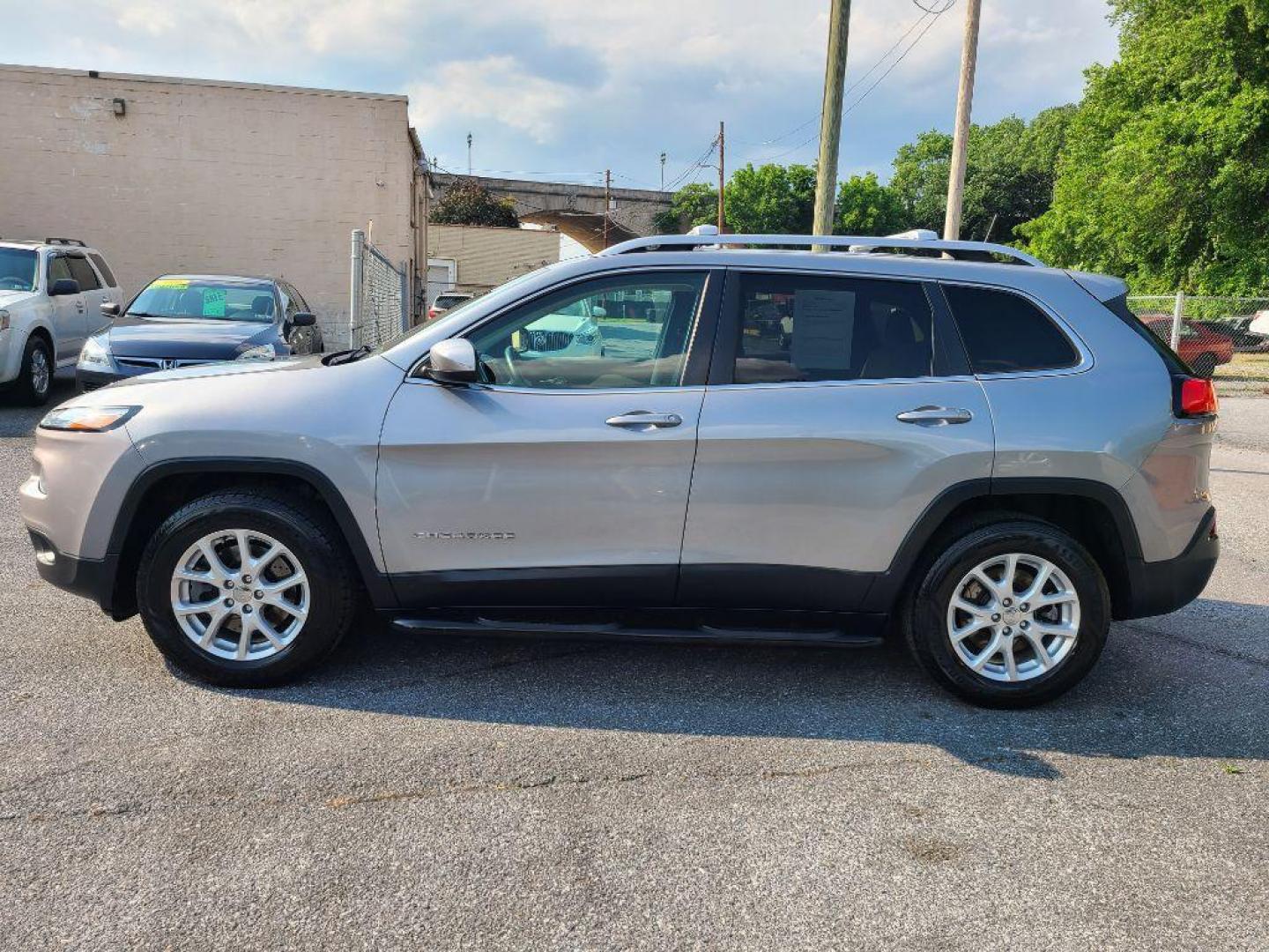 2016 SILVER JEEP CHEROKEE LATITUDE (1C4PJMCB6GW) with an 2.4L engine, Automatic transmission, located at 7981 Paxton Street, Harrisburg, PA, 17111, (717) 561-2926, 40.261490, -76.749229 - WE FINANCE!!! Good Credit/ Bad Credit/ No Credit - ALL Trade-Ins Welcomed!!! ***Guaranteed Credit Approval*** APPLY ONLINE or CALL us TODAY ;) Internet Prices and Marketplace Prices are SPECIAL discounted ***CASH DEALS*** Retail Prices are higher. Please call us to discuss your cash and finan - Photo#1
