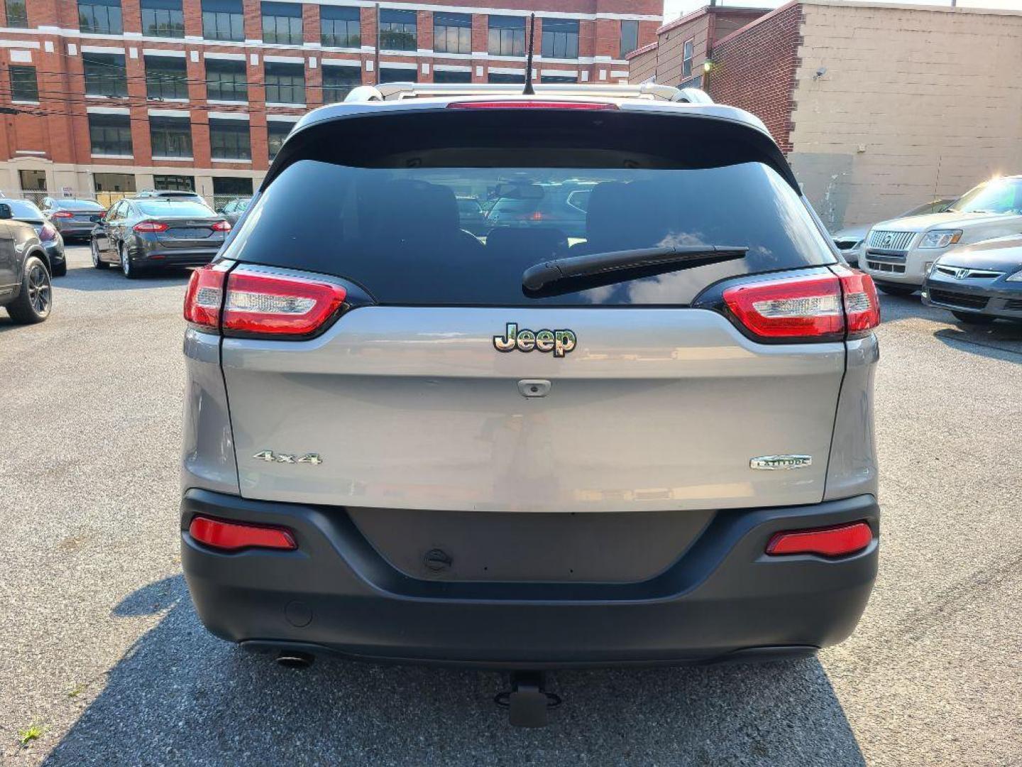 2016 SILVER JEEP CHEROKEE LATITUDE (1C4PJMCB6GW) with an 2.4L engine, Automatic transmission, located at 7981 Paxton Street, Harrisburg, PA, 17111, (717) 561-2926, 40.261490, -76.749229 - WE FINANCE!!! Good Credit/ Bad Credit/ No Credit - ALL Trade-Ins Welcomed!!! ***Guaranteed Credit Approval*** APPLY ONLINE or CALL us TODAY ;) Internet Prices and Marketplace Prices are SPECIAL discounted ***CASH DEALS*** Retail Prices are higher. Please call us to discuss your cash and finan - Photo#3