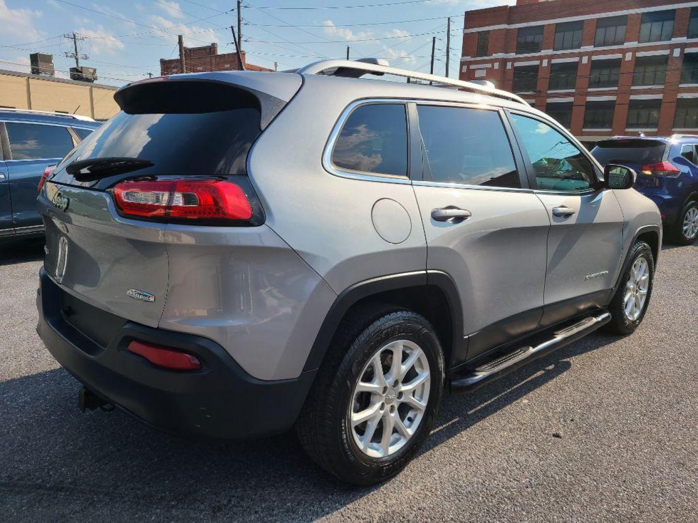 2016 SILVER JEEP CHEROKEE LATITUDE (1C4PJMCB6GW) with an 2.4L engine, Automatic transmission, located at 7981 Paxton Street, Harrisburg, PA, 17111, (717) 561-2926, 40.261490, -76.749229 - WE FINANCE!!! Good Credit/ Bad Credit/ No Credit - ALL Trade-Ins Welcomed!!! ***Guaranteed Credit Approval*** APPLY ONLINE or CALL us TODAY ;) Internet Prices and Marketplace Prices are SPECIAL discounted ***CASH DEALS*** Retail Prices are higher. Please call us to discuss your cash and finan - Photo#4