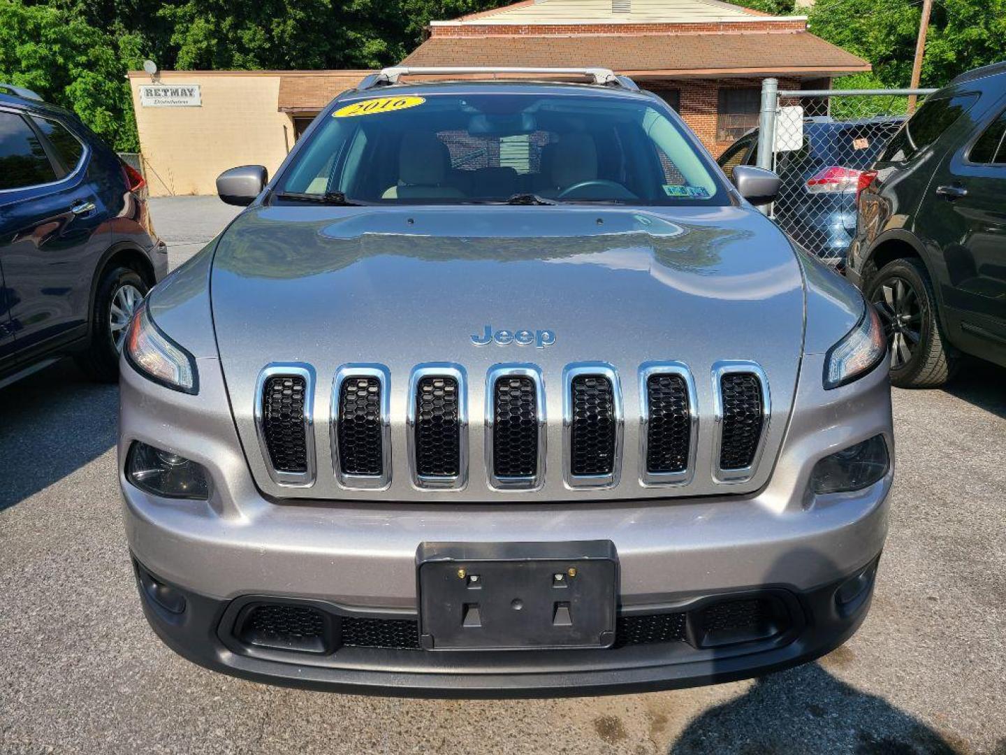 2016 SILVER JEEP CHEROKEE LATITUDE (1C4PJMCB6GW) with an 2.4L engine, Automatic transmission, located at 7981 Paxton Street, Harrisburg, PA, 17111, (717) 561-2926, 40.261490, -76.749229 - WE FINANCE!!! Good Credit/ Bad Credit/ No Credit - ALL Trade-Ins Welcomed!!! ***Guaranteed Credit Approval*** APPLY ONLINE or CALL us TODAY ;) Internet Prices and Marketplace Prices are SPECIAL discounted ***CASH DEALS*** Retail Prices are higher. Please call us to discuss your cash and finan - Photo#7