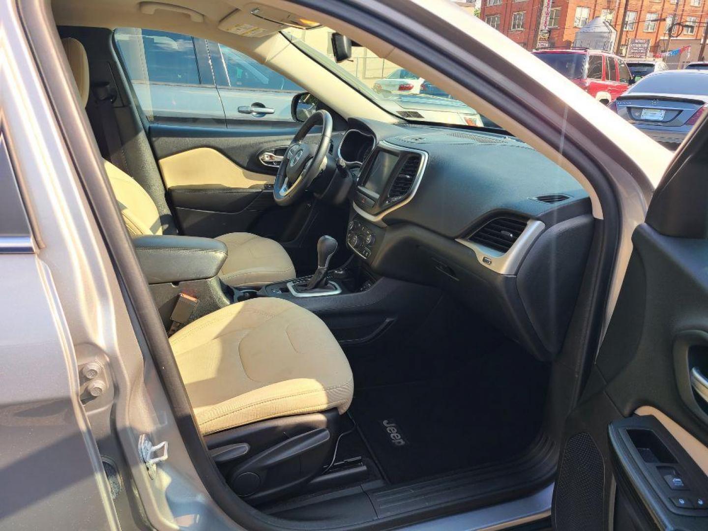 2016 SILVER JEEP CHEROKEE LATITUDE (1C4PJMCB6GW) with an 2.4L engine, Automatic transmission, located at 7981 Paxton Street, Harrisburg, PA, 17111, (717) 561-2926, 40.261490, -76.749229 - WE FINANCE!!! Good Credit/ Bad Credit/ No Credit - ALL Trade-Ins Welcomed!!! ***Guaranteed Credit Approval*** APPLY ONLINE or CALL us TODAY ;) Internet Prices and Marketplace Prices are SPECIAL discounted ***CASH DEALS*** Retail Prices are higher. Please call us to discuss your cash and finan - Photo#8