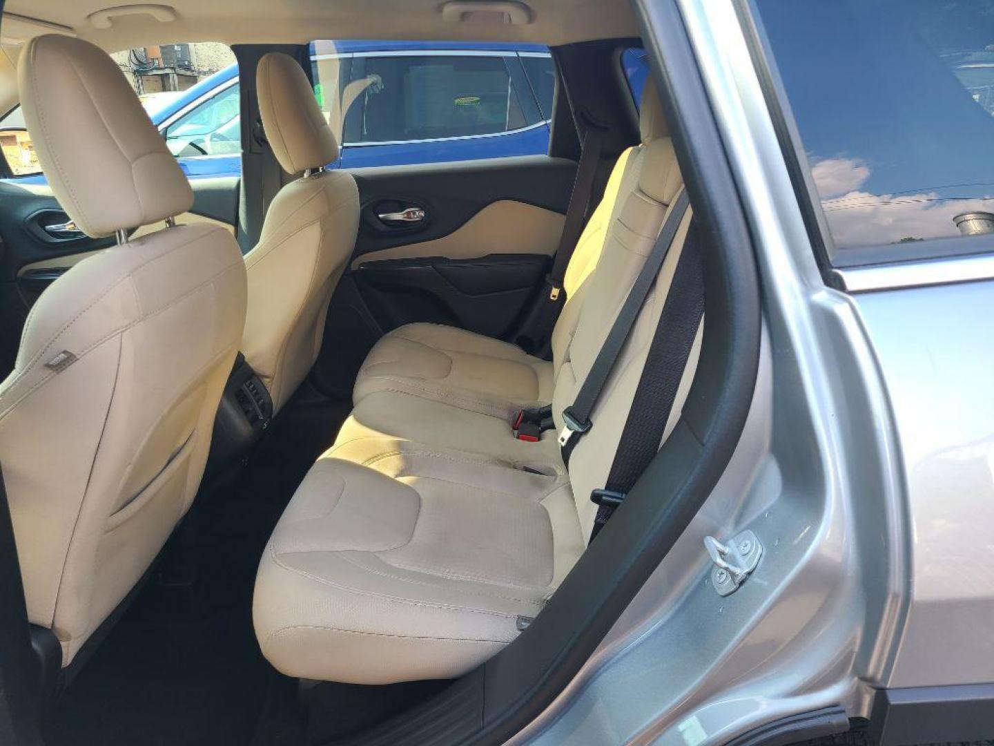 2016 SILVER JEEP CHEROKEE LATITUDE (1C4PJMCB6GW) with an 2.4L engine, Automatic transmission, located at 7981 Paxton Street, Harrisburg, PA, 17111, (717) 561-2926, 40.261490, -76.749229 - WE FINANCE!!! Good Credit/ Bad Credit/ No Credit - ALL Trade-Ins Welcomed!!! ***Guaranteed Credit Approval*** APPLY ONLINE or CALL us TODAY ;) Internet Prices and Marketplace Prices are SPECIAL discounted ***CASH DEALS*** Retail Prices are higher. Please call us to discuss your cash and finan - Photo#9