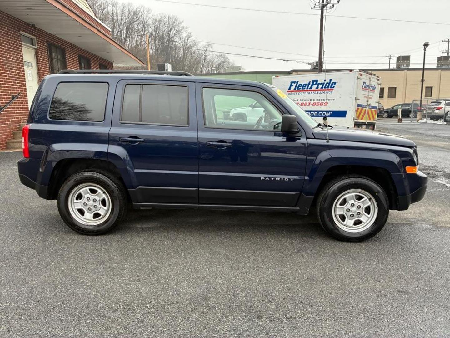 2016 BLUE JEEP PATRIOT SPORT (1C4NJRBB7GD) with an 2.4L engine, Continuously Variable transmission, located at 117 North Cameron Street, Harrisburg, PA, 17101, (717) 963-8962, 40.267021, -76.875351 - Photo#5