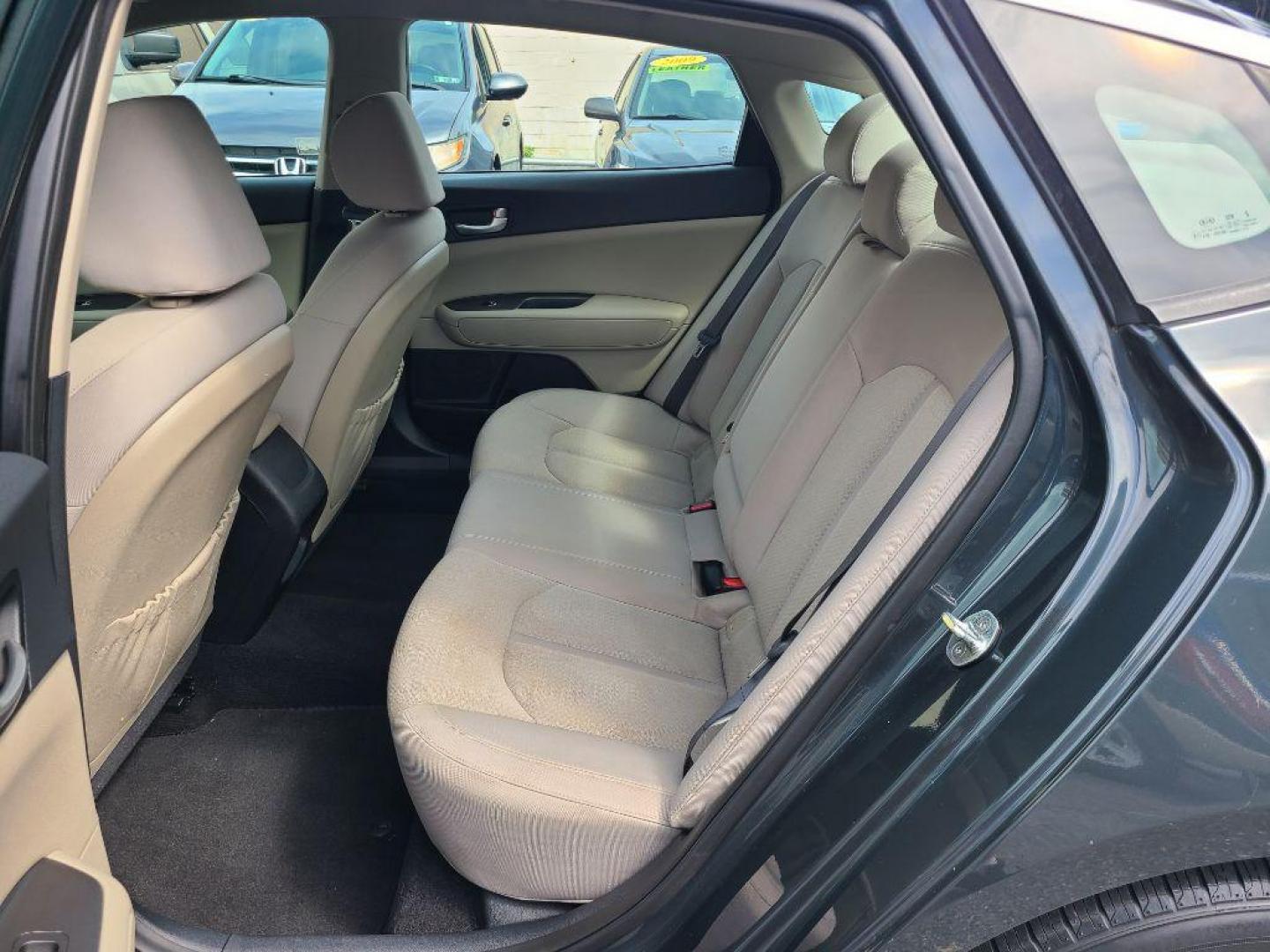 2016 GRAY KIA OPTIMA LX (KNAGT4L34G5) with an 2.4L engine, Automatic transmission, located at 117 North Cameron Street, Harrisburg, PA, 17101, (717) 963-8962, 40.267021, -76.875351 - WE FINANCE!!! Good Credit/ Bad Credit/ No Credit - ALL Trade-Ins Welcomed!!! ***Guaranteed Credit Approval*** APPLY ONLINE or CALL us TODAY ;) Internet Prices and Marketplace Prices are SPECIAL discounted ***CASH DEALS*** Retail Prices are higher. Please call us to discuss your cash and finan - Photo#11
