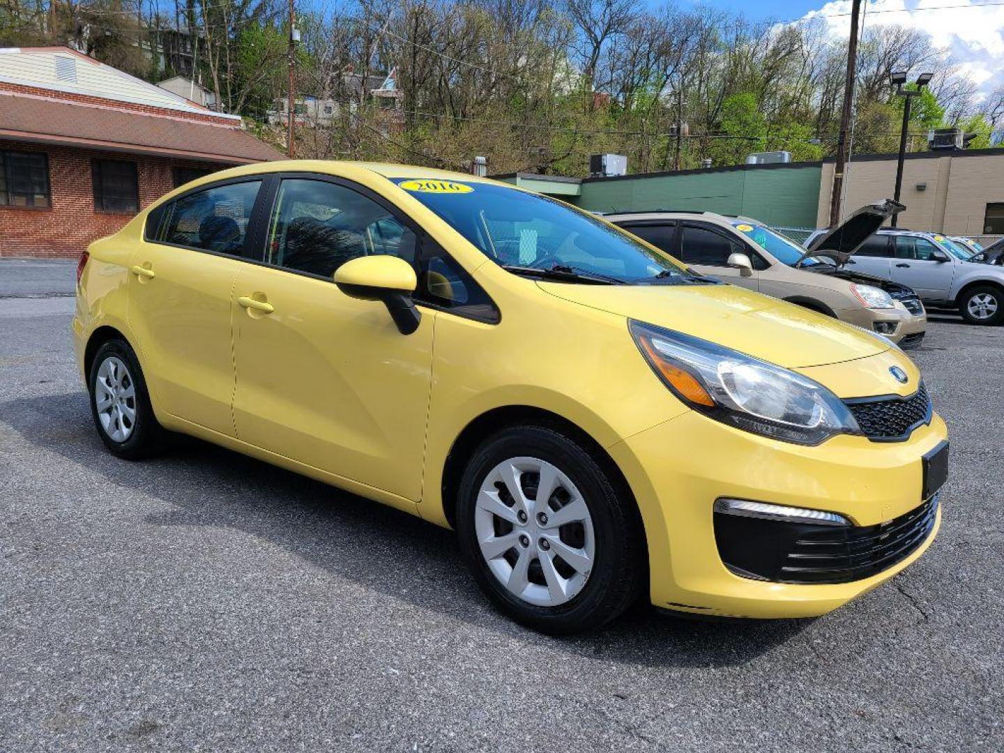 2016 YELLOW KIA RIO LX (KNADM4A32G6) with an 1.6L engine, 6-Speed Manual transmission, located at 117 North Cameron Street, Harrisburg, PA, 17101, (717) 963-8962, 40.267021, -76.875351 - WE FINANCE!!! Good Credit/ Bad Credit/ No Credit - ALL Trade-Ins Welcomed!!! ***Guaranteed Credit Approval*** APPLY ONLINE or CALL us TODAY ;) Internet Prices and Marketplace Prices are SPECIAL discounted ***CASH DEALS*** Retail Prices are higher. Please call us to discuss your cash and finan - Photo#6