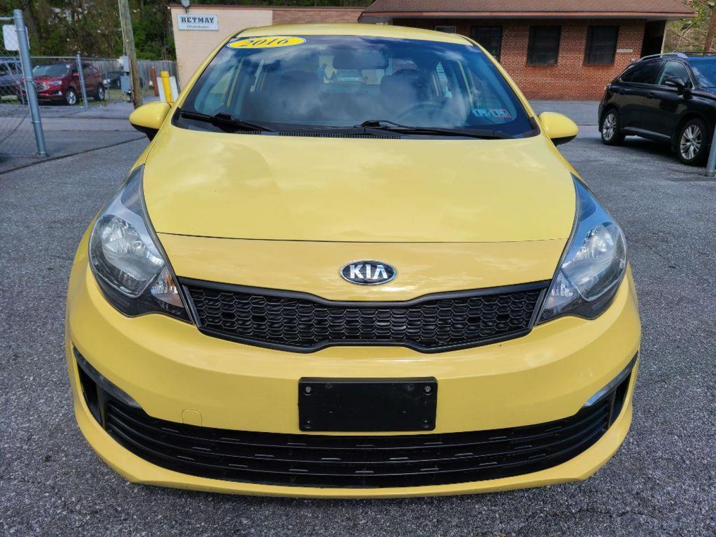 2016 YELLOW KIA RIO LX (KNADM4A32G6) with an 1.6L engine, 6-Speed Manual transmission, located at 117 North Cameron Street, Harrisburg, PA, 17101, (717) 963-8962, 40.267021, -76.875351 - WE FINANCE!!! Good Credit/ Bad Credit/ No Credit - ALL Trade-Ins Welcomed!!! ***Guaranteed Credit Approval*** APPLY ONLINE or CALL us TODAY ;) Internet Prices and Marketplace Prices are SPECIAL discounted ***CASH DEALS*** Retail Prices are higher. Please call us to discuss your cash and finan - Photo#7