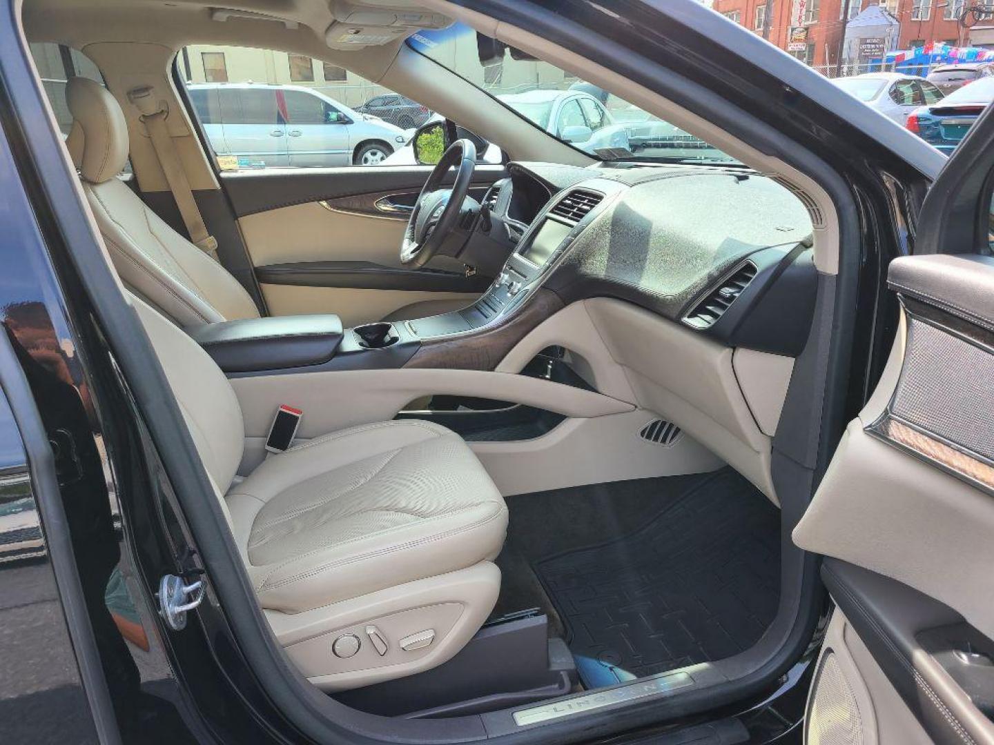 2016 BLACK LINCOLN MKX RESERVE (2LMPJ8LP0GB) with an 2.7L engine, Automatic transmission, located at 7981 Paxton Street, Harrisburg, PA, 17111, (717) 561-2926, 40.261490, -76.749229 - WE FINANCE!!! Good Credit/ Bad Credit/ No Credit - ALL Trade-Ins Welcomed!!! ***Guaranteed Credit Approval*** APPLY ONLINE or CALL us TODAY ;) Internet Prices and Marketplace Prices are SPECIAL discounted ***CASH DEALS*** Retail Prices are higher. Please call us to discuss your cash and finan - Photo#9